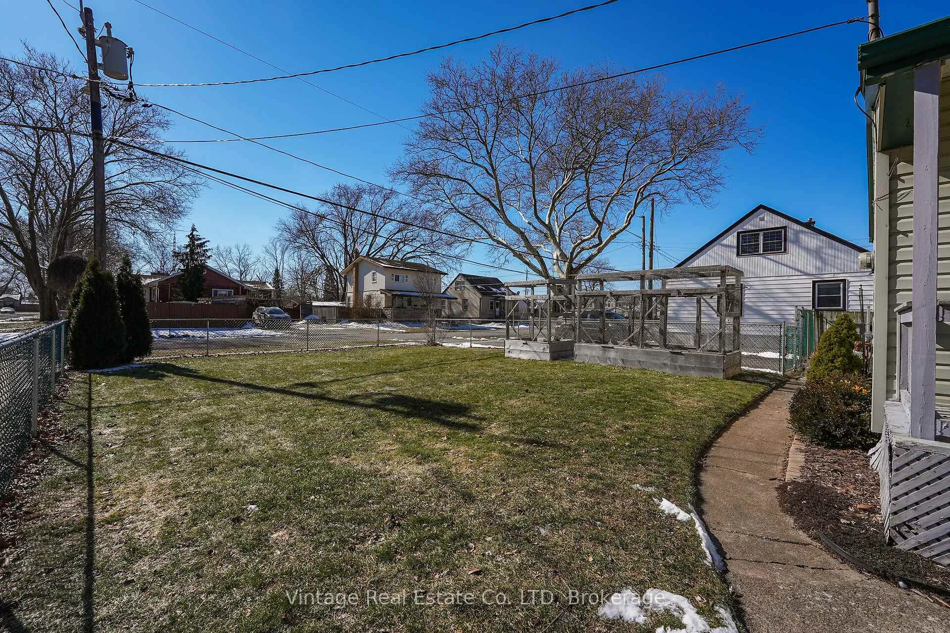 Photo 7 of 19 Longfellow Avenue, St. Catharines, Haig — HOMEH