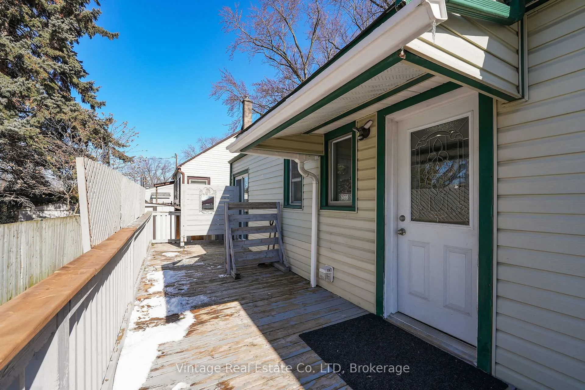 Photo 11 of 19 Longfellow Avenue, St. Catharines, Haig — HOMEH