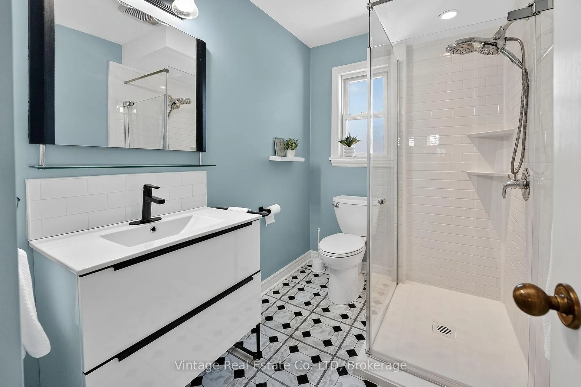 Photo 14 of 19 Longfellow Avenue, St. Catharines, Haig — HOMEH