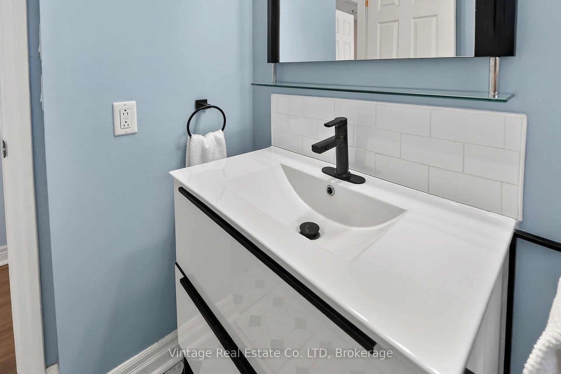 Photo 15 of 19 Longfellow Avenue, St. Catharines, Haig — HOMEH