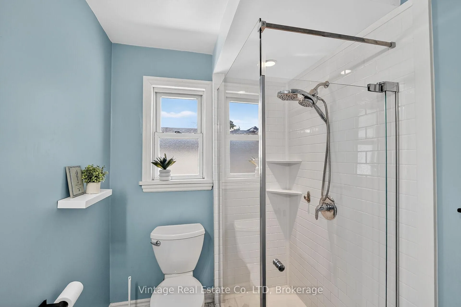 Photo 16 of 19 Longfellow Avenue, St. Catharines, Haig — HOMEH