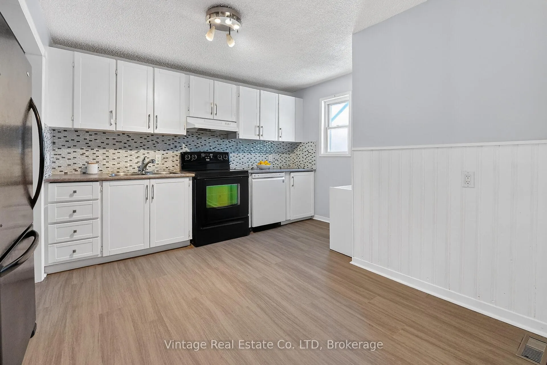Photo 17 of 19 Longfellow Avenue, St. Catharines, Haig — HOMEH