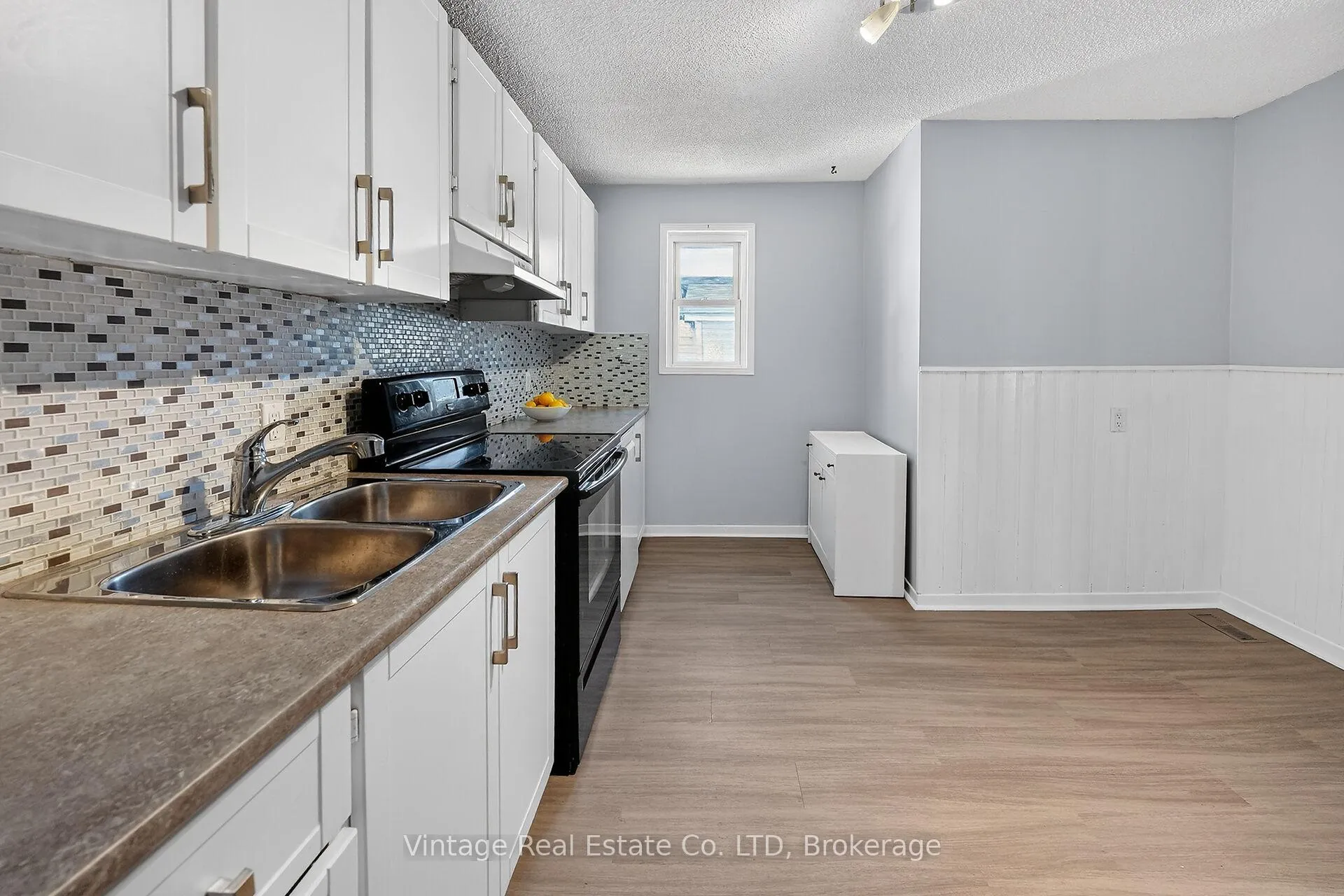 Photo 18 of 19 Longfellow Avenue, St. Catharines, Haig — HOMEH