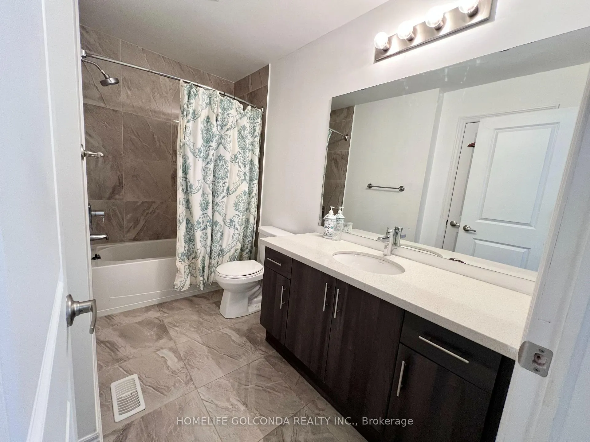 Photo 21 of 2358 Natasha Circle, Oakville, Bronte Creek — HOMEH