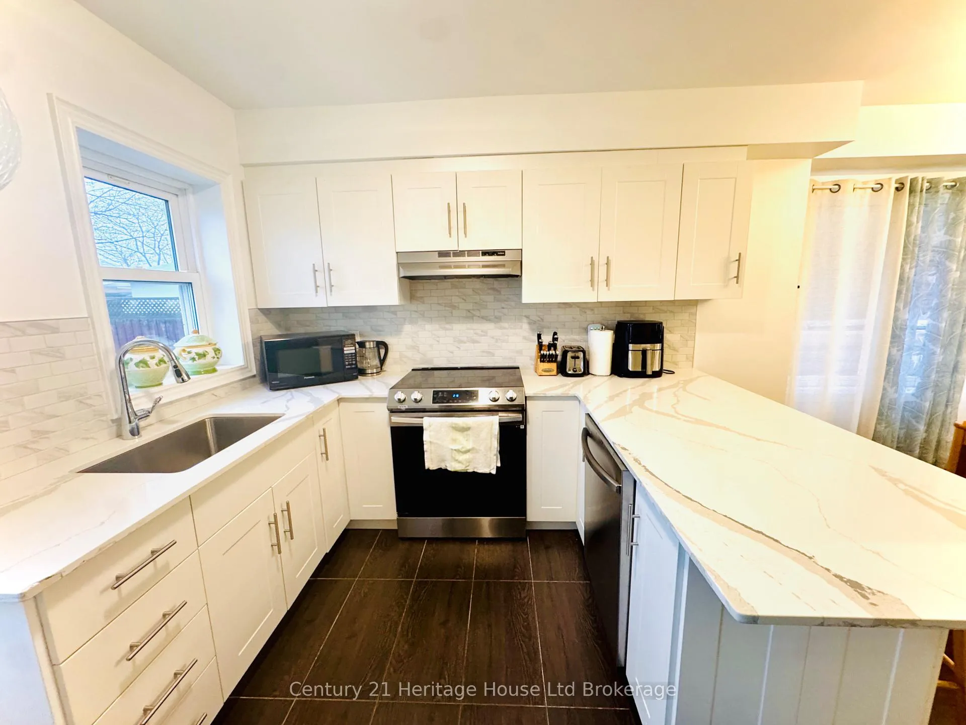 Photo 8 of 5138 Willmott Street, Niagara Falls, Cherrywood — HOMEH