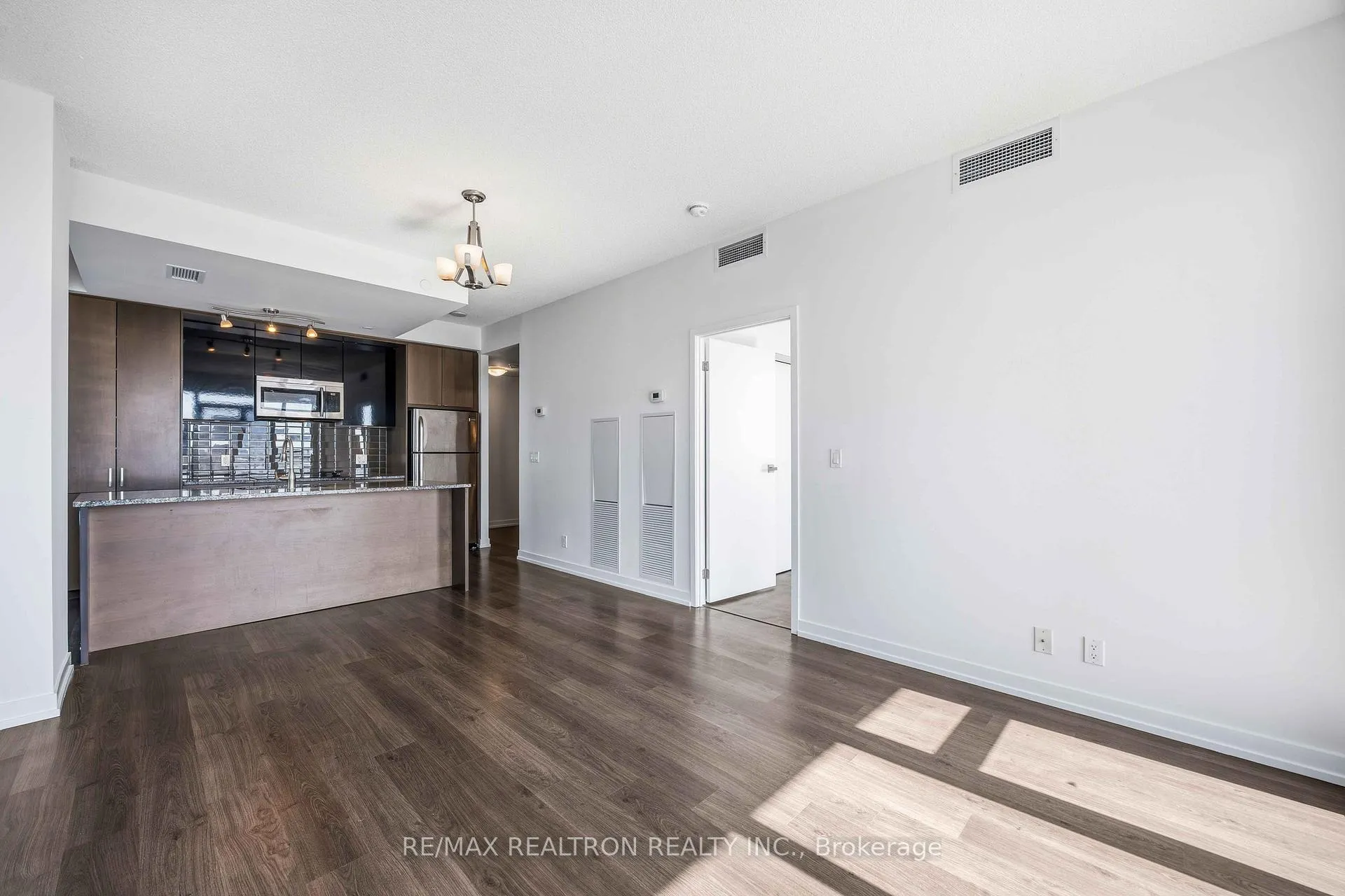 Photo 4 of Unit 2120, 98 Lillian Street, Toronto, Mount Pleasant West — HOMEH