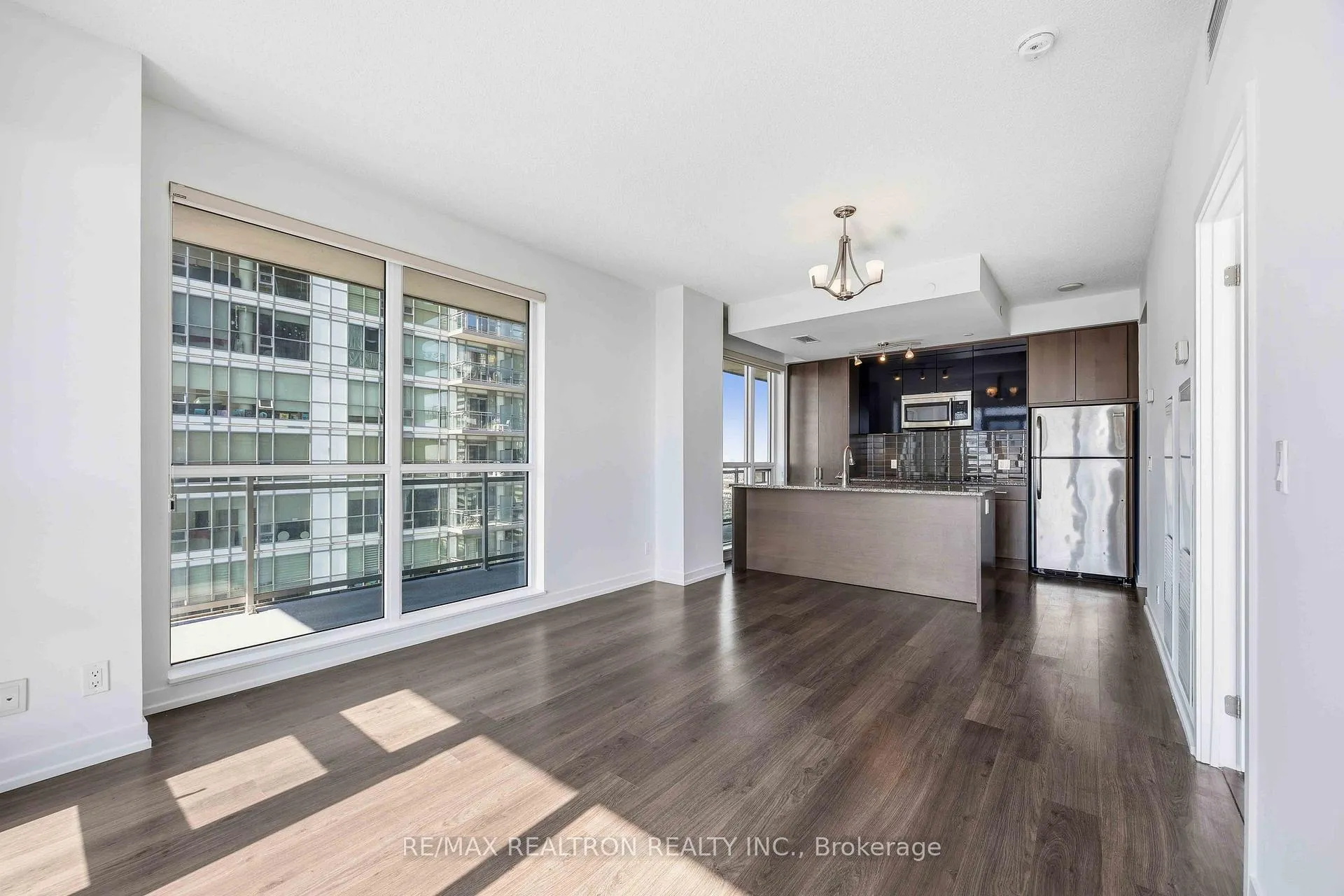 Photo 5 of Unit 2120, 98 Lillian Street, Toronto, Mount Pleasant West — HOMEH