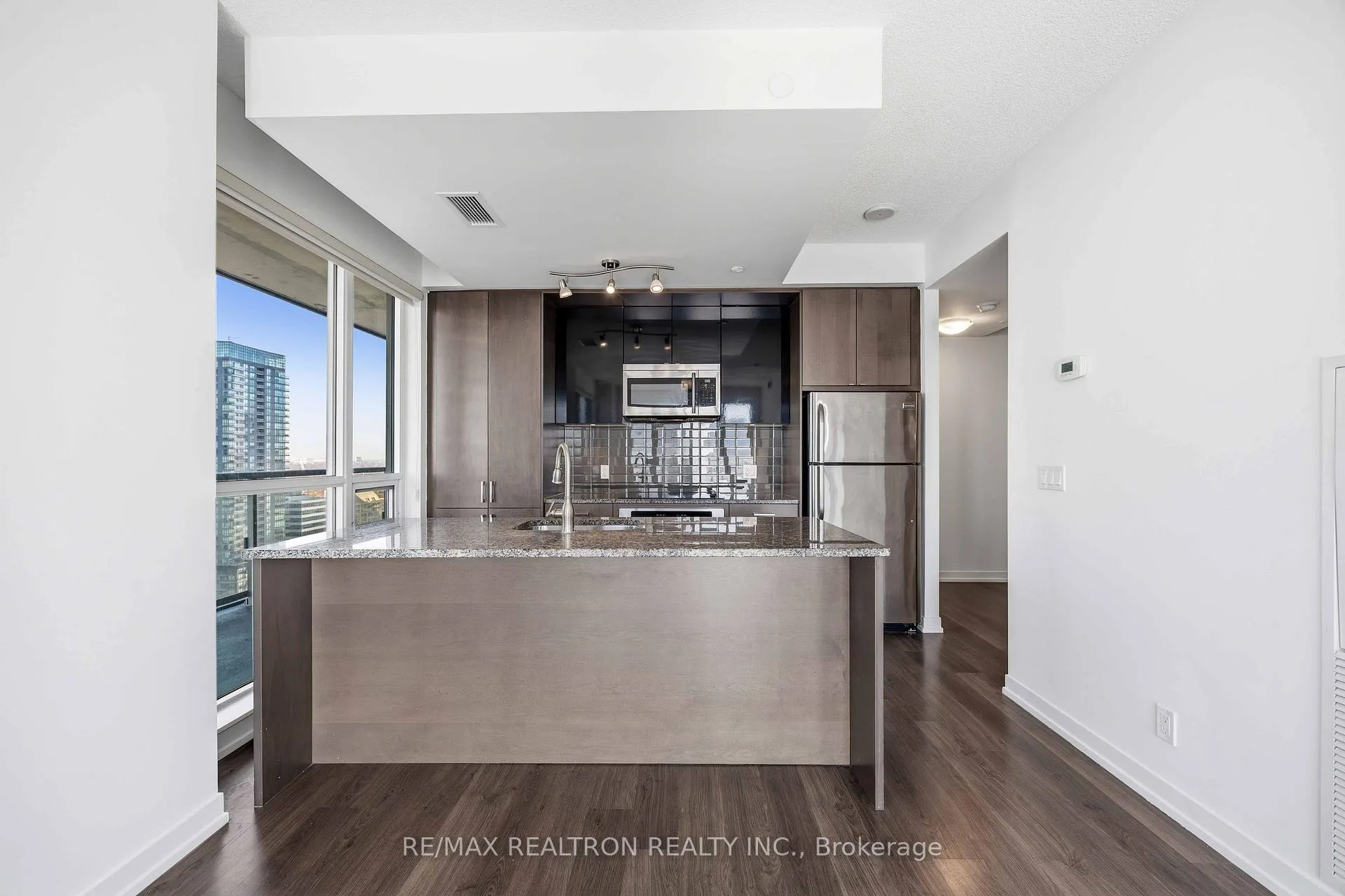 Photo 6 of Unit 2120, 98 Lillian Street, Toronto, Mount Pleasant West — HOMEH