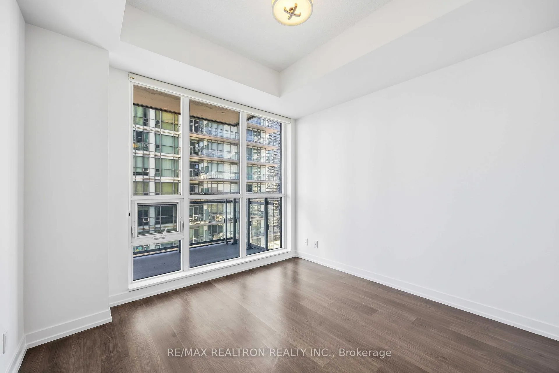Photo 8 of Unit 2120, 98 Lillian Street, Toronto, Mount Pleasant West — HOMEH