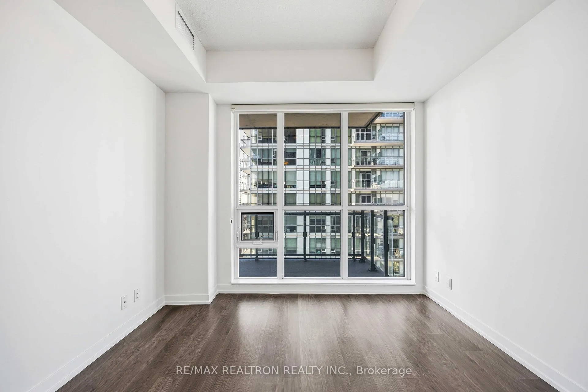 Photo 9 of Unit 2120, 98 Lillian Street, Toronto, Mount Pleasant West — HOMEH