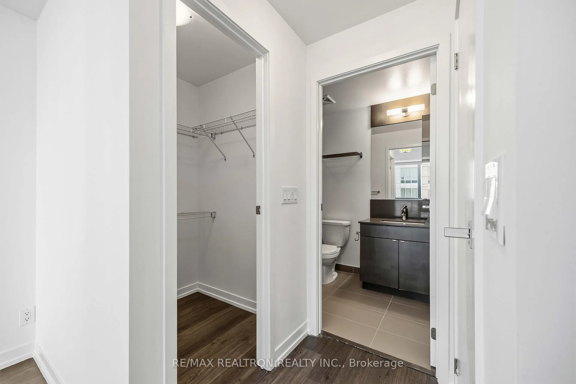 Photo 10 of Unit 2120, 98 Lillian Street, Toronto, Mount Pleasant West — HOMEH