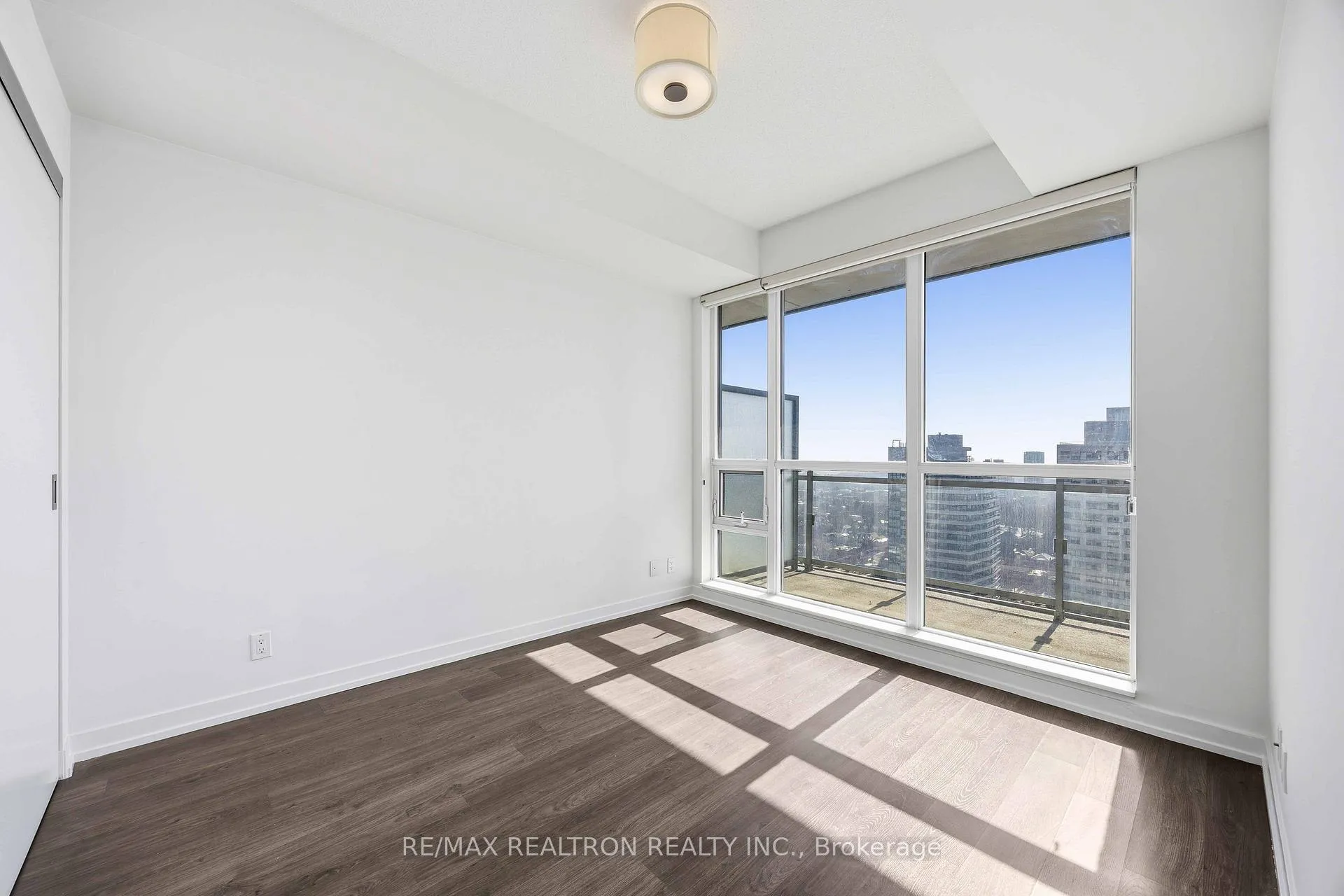 Photo 12 of Unit 2120, 98 Lillian Street, Toronto, Mount Pleasant West — HOMEH