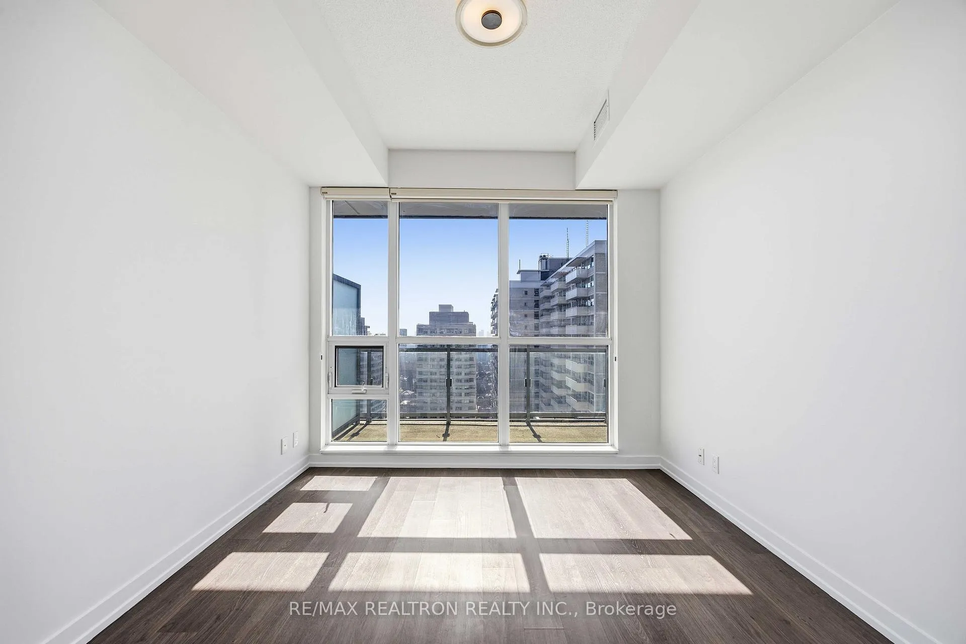 Photo 14 of Unit 2120, 98 Lillian Street, Toronto, Mount Pleasant West — HOMEH