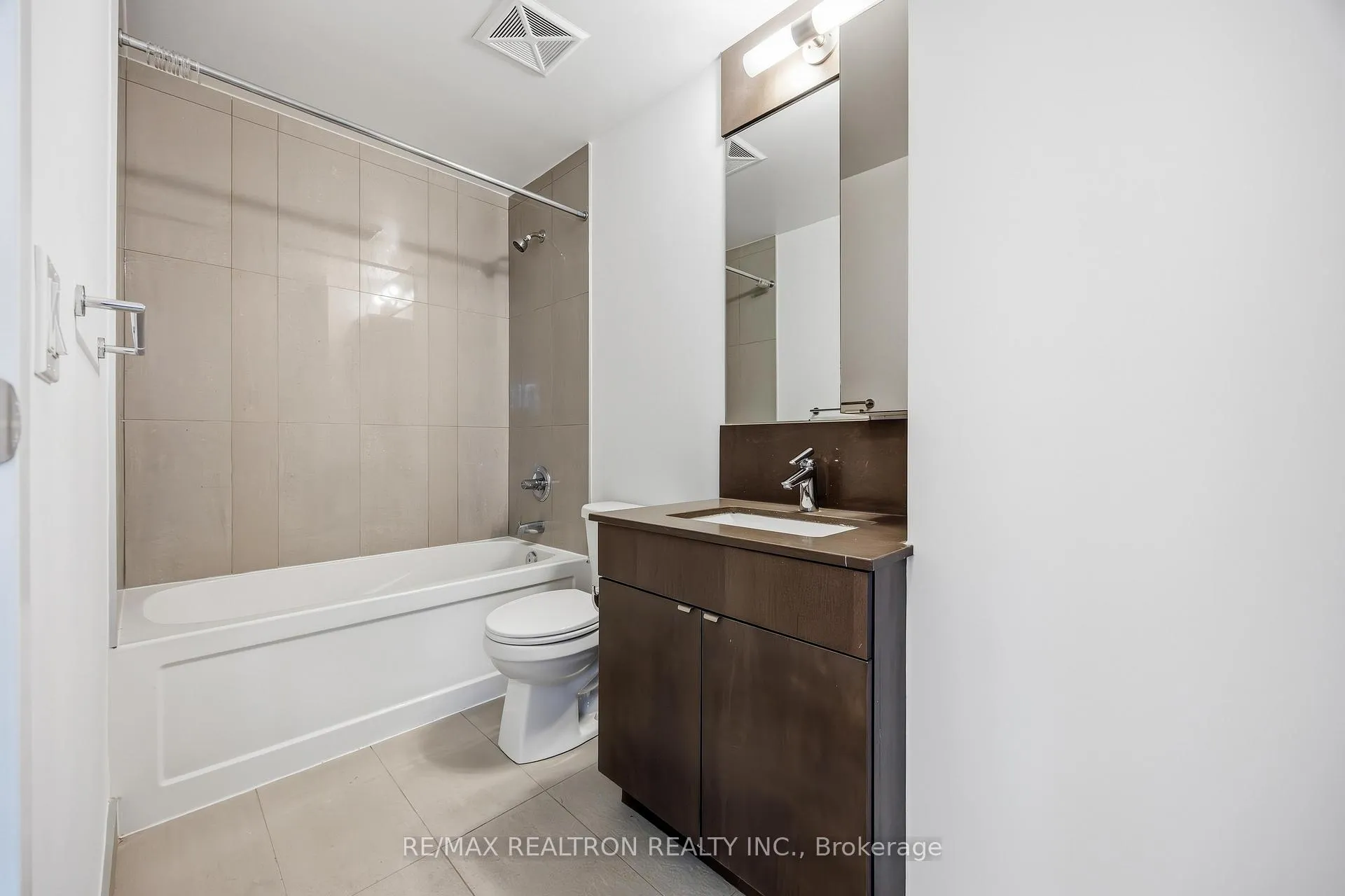 Photo 16 of Unit 2120, 98 Lillian Street, Toronto, Mount Pleasant West — HOMEH