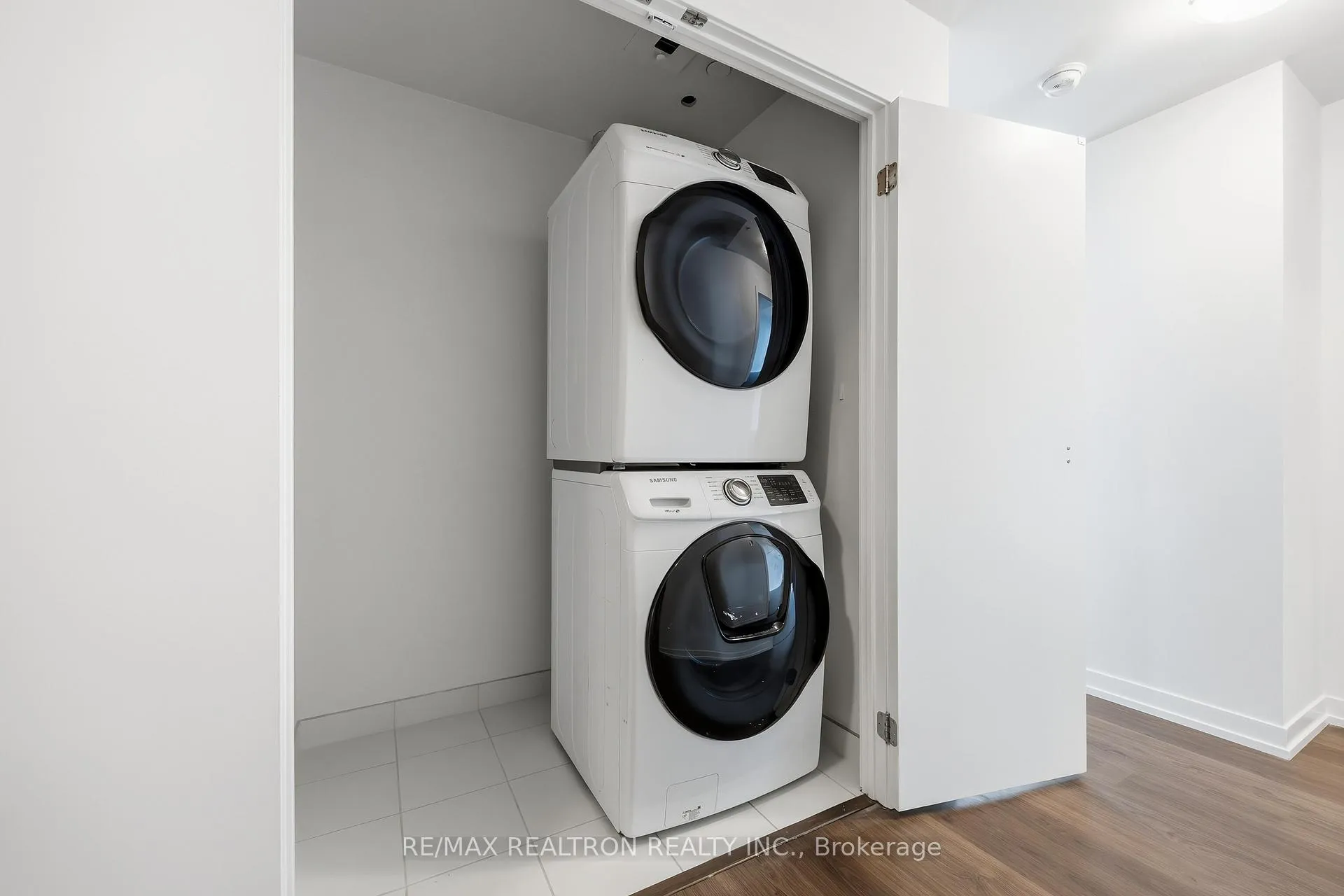 Photo 17 of Unit 2120, 98 Lillian Street, Toronto, Mount Pleasant West — HOMEH