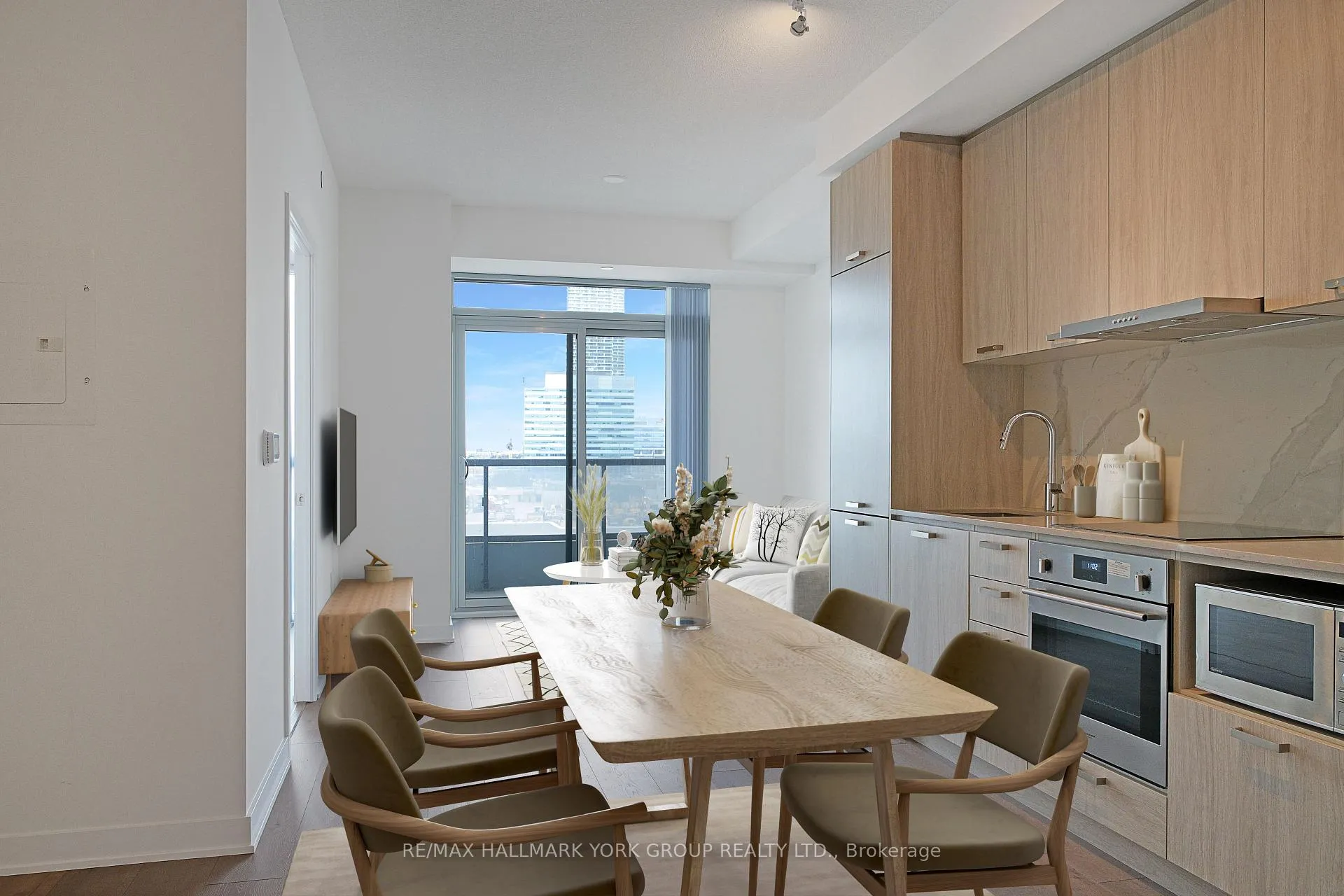 Photo 1 of Unit 720, 10 Honeycrisp Crescent, Vaughan, Vaughan Corporate Centre — HOMEH