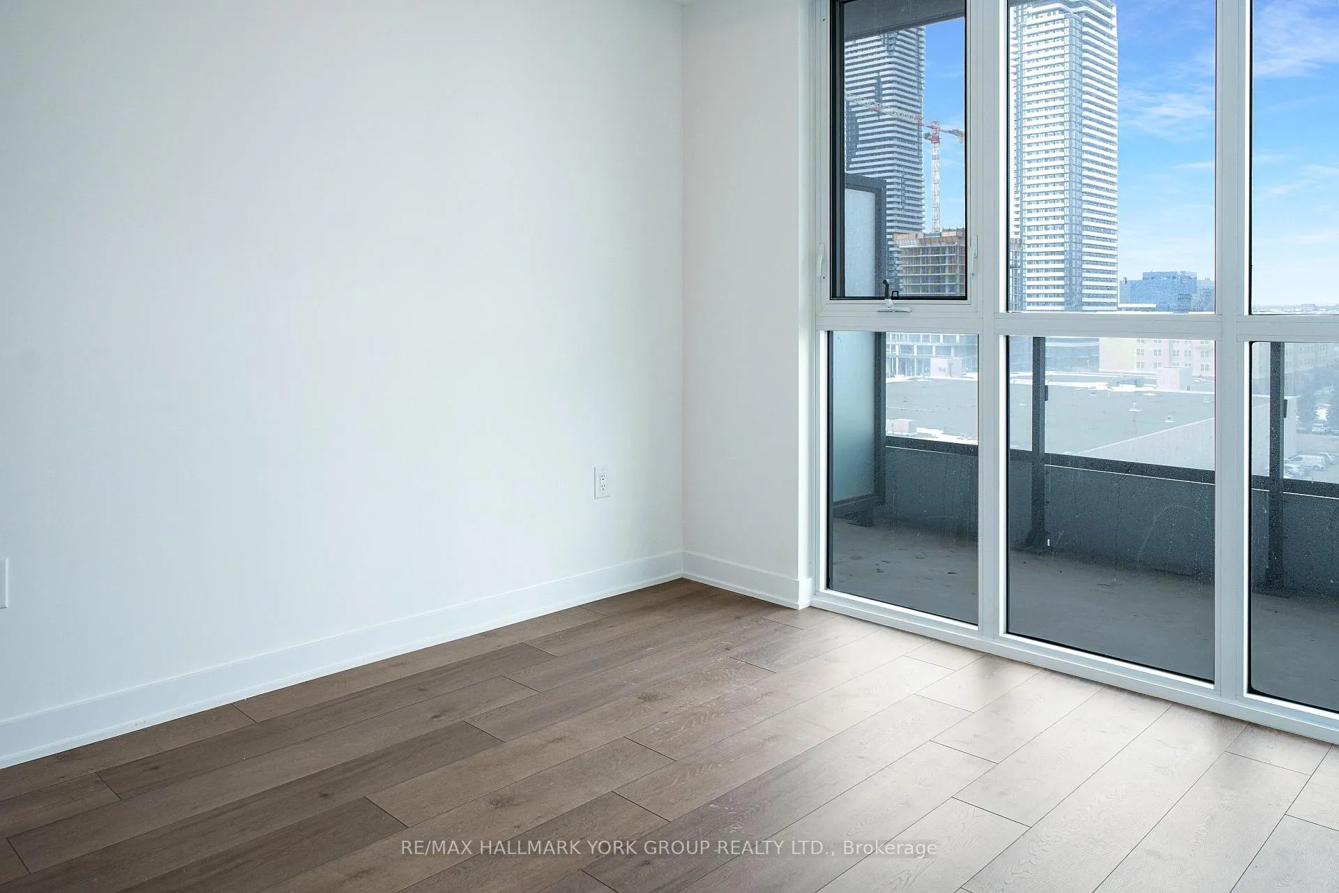 Photo 6 of Unit 720, 10 Honeycrisp Crescent, Vaughan, Vaughan Corporate Centre — HOMEH