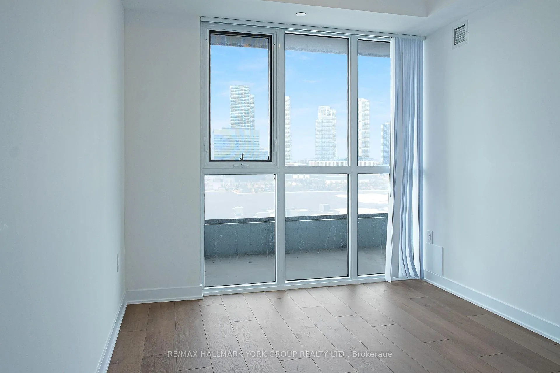 Photo 7 of Unit 720, 10 Honeycrisp Crescent, Vaughan, Vaughan Corporate Centre — HOMEH
