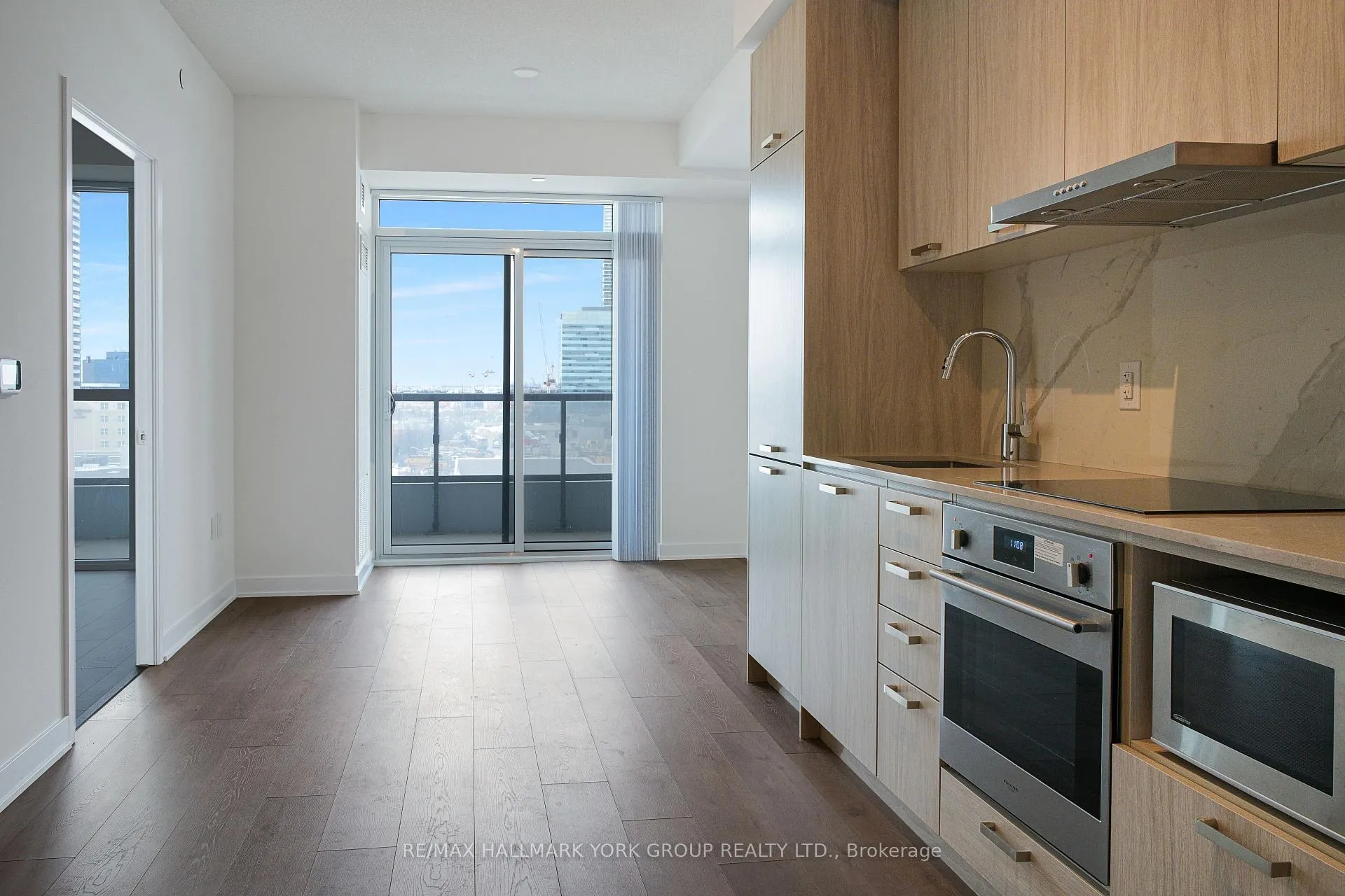 Photo 10 of Unit 720, 10 Honeycrisp Crescent, Vaughan, Vaughan Corporate Centre — HOMEH