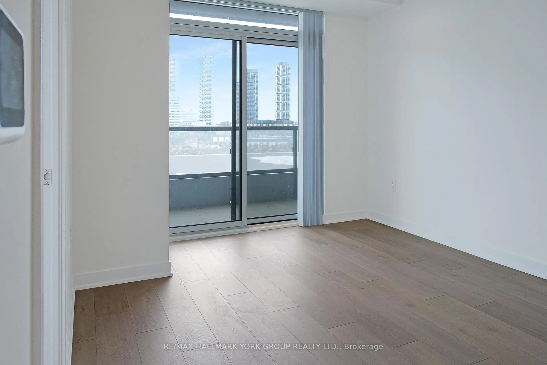 Photo 11 of Unit 720, 10 Honeycrisp Crescent, Vaughan, Vaughan Corporate Centre — HOMEH