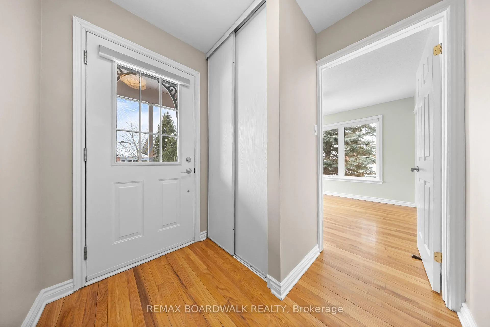 Photo 5 of 1 Weaver Crescent, Ottawa, Kanata - Kanata Lakes/Heritage Hills — HOMEH