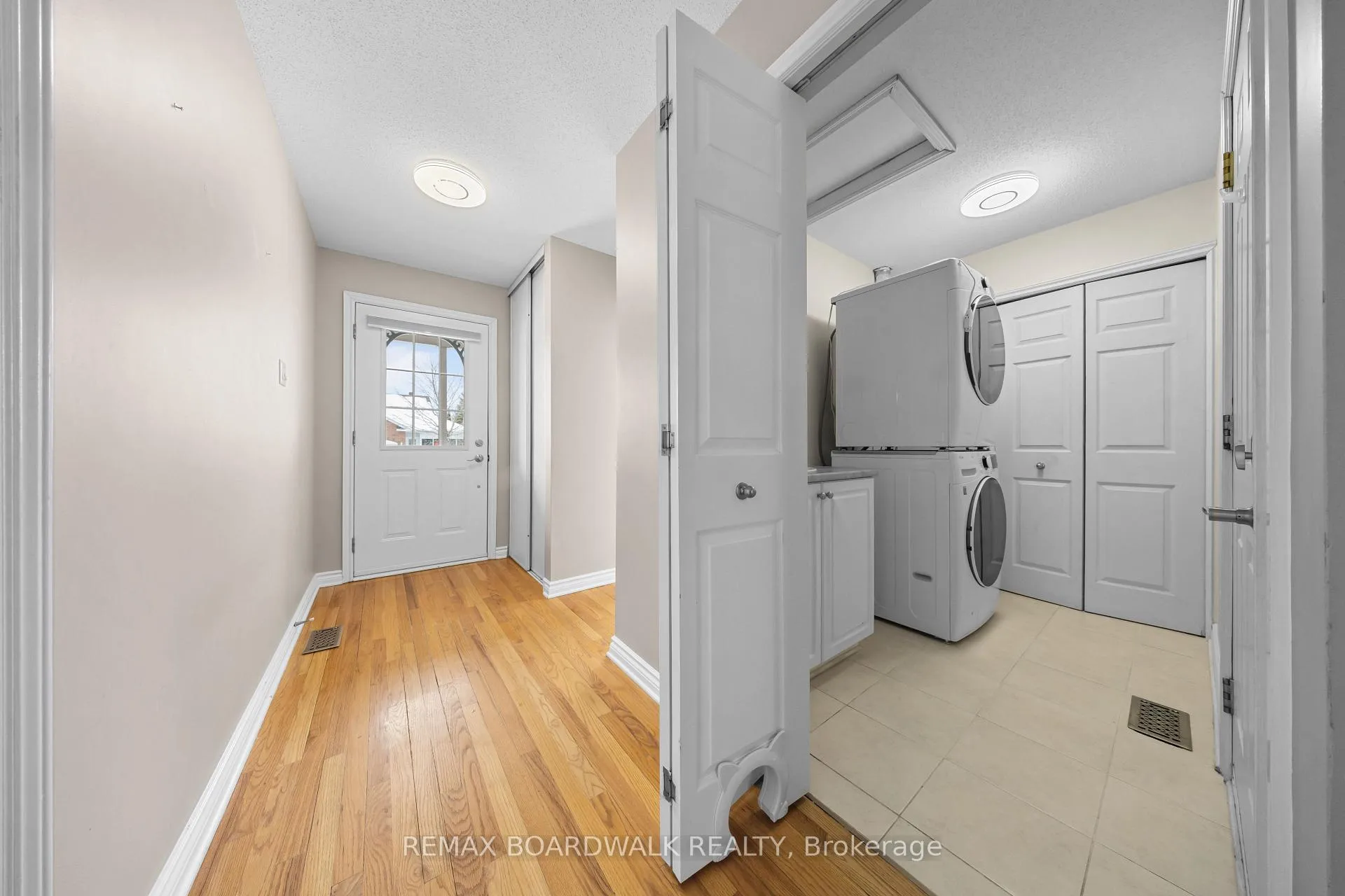 Photo 9 of 1 Weaver Crescent, Ottawa, Kanata - Kanata Lakes/Heritage Hills — HOMEH
