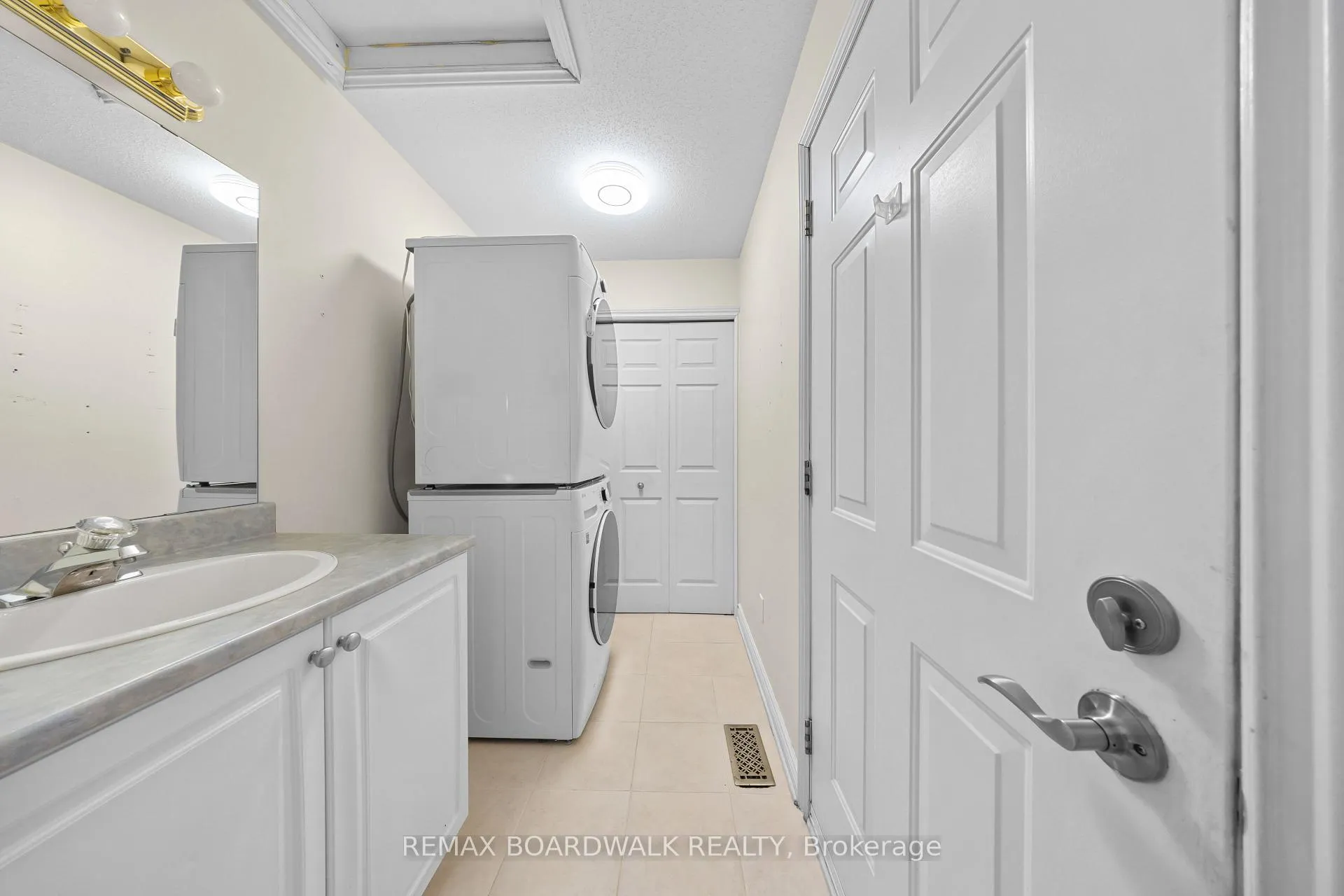 Photo 10 of 1 Weaver Crescent, Ottawa, Kanata - Kanata Lakes/Heritage Hills — HOMEH