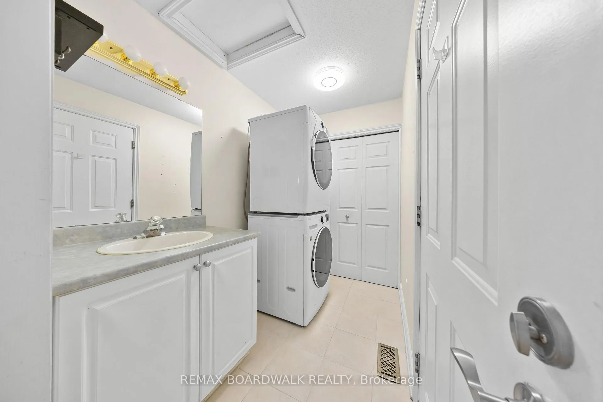 Photo 11 of 1 Weaver Crescent, Ottawa, Kanata - Kanata Lakes/Heritage Hills — HOMEH