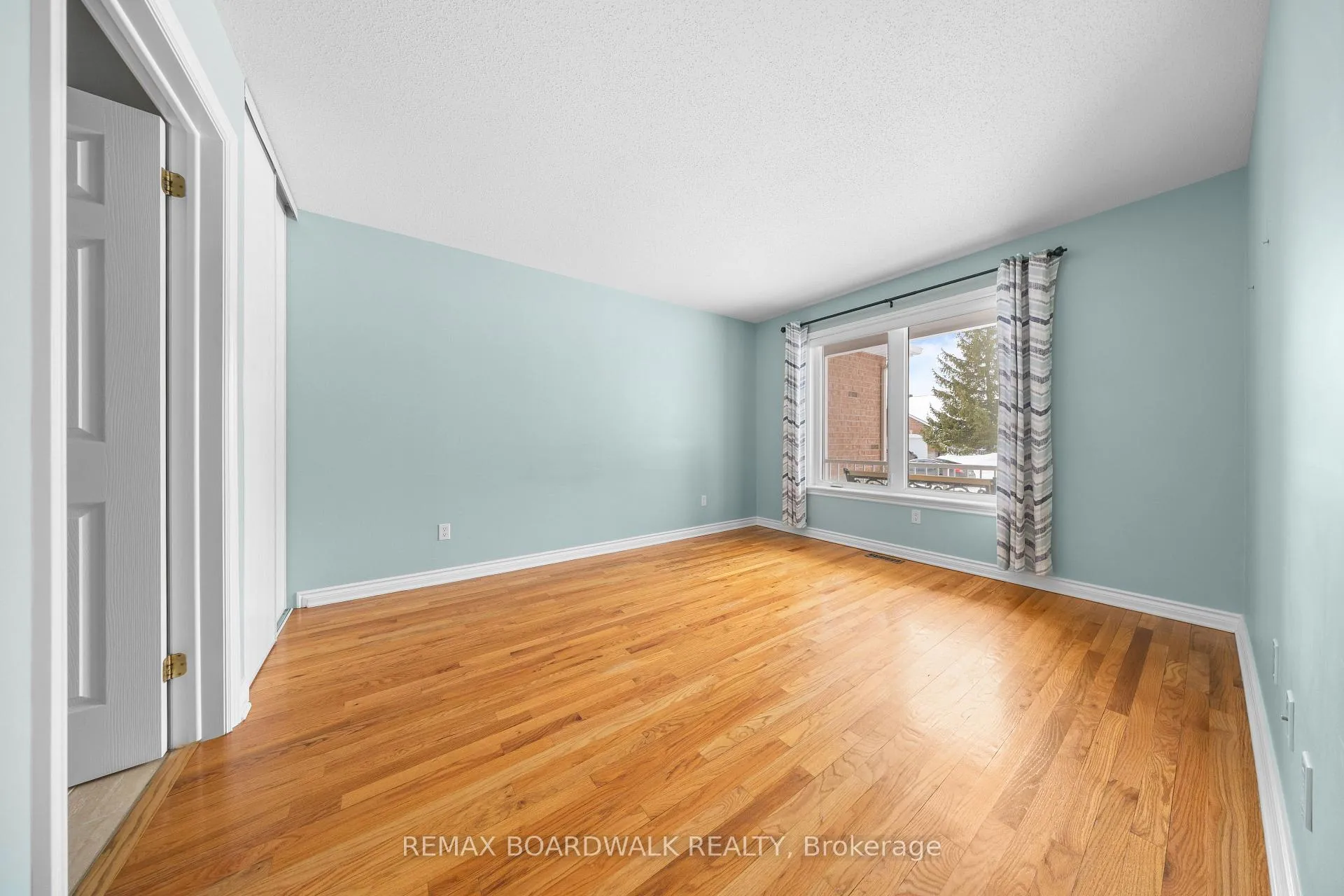 Photo 12 of 1 Weaver Crescent, Ottawa, Kanata - Kanata Lakes/Heritage Hills — HOMEH