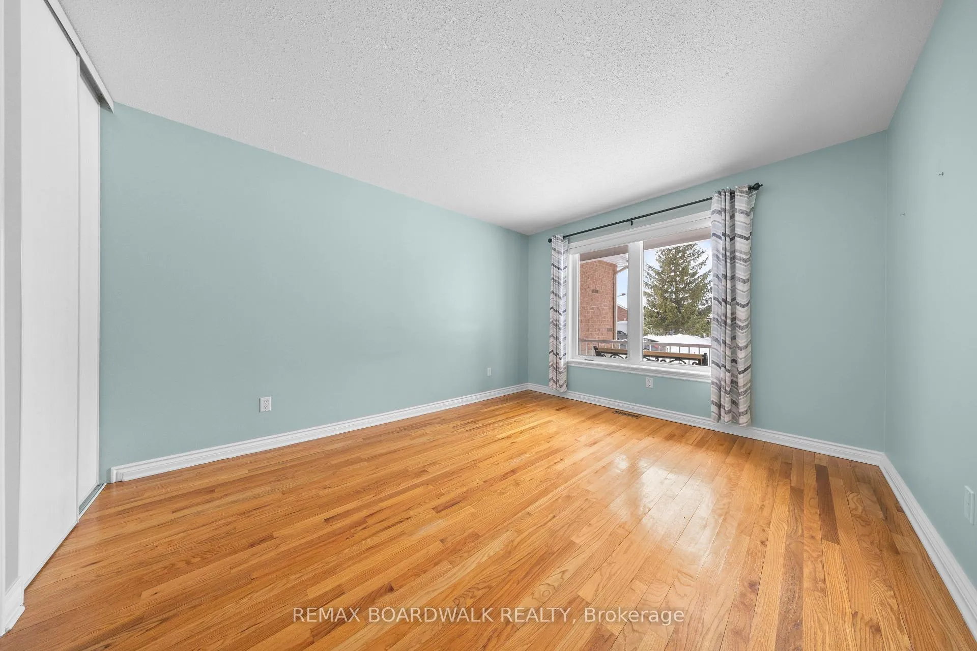 Photo 13 of 1 Weaver Crescent, Ottawa, Kanata - Kanata Lakes/Heritage Hills — HOMEH