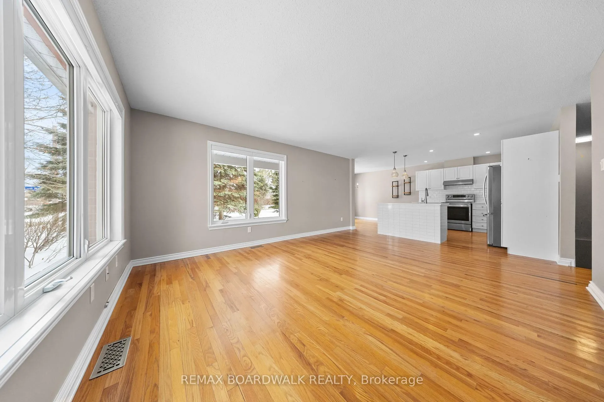 Photo 19 of 1 Weaver Crescent, Ottawa, Kanata - Kanata Lakes/Heritage Hills — HOMEH