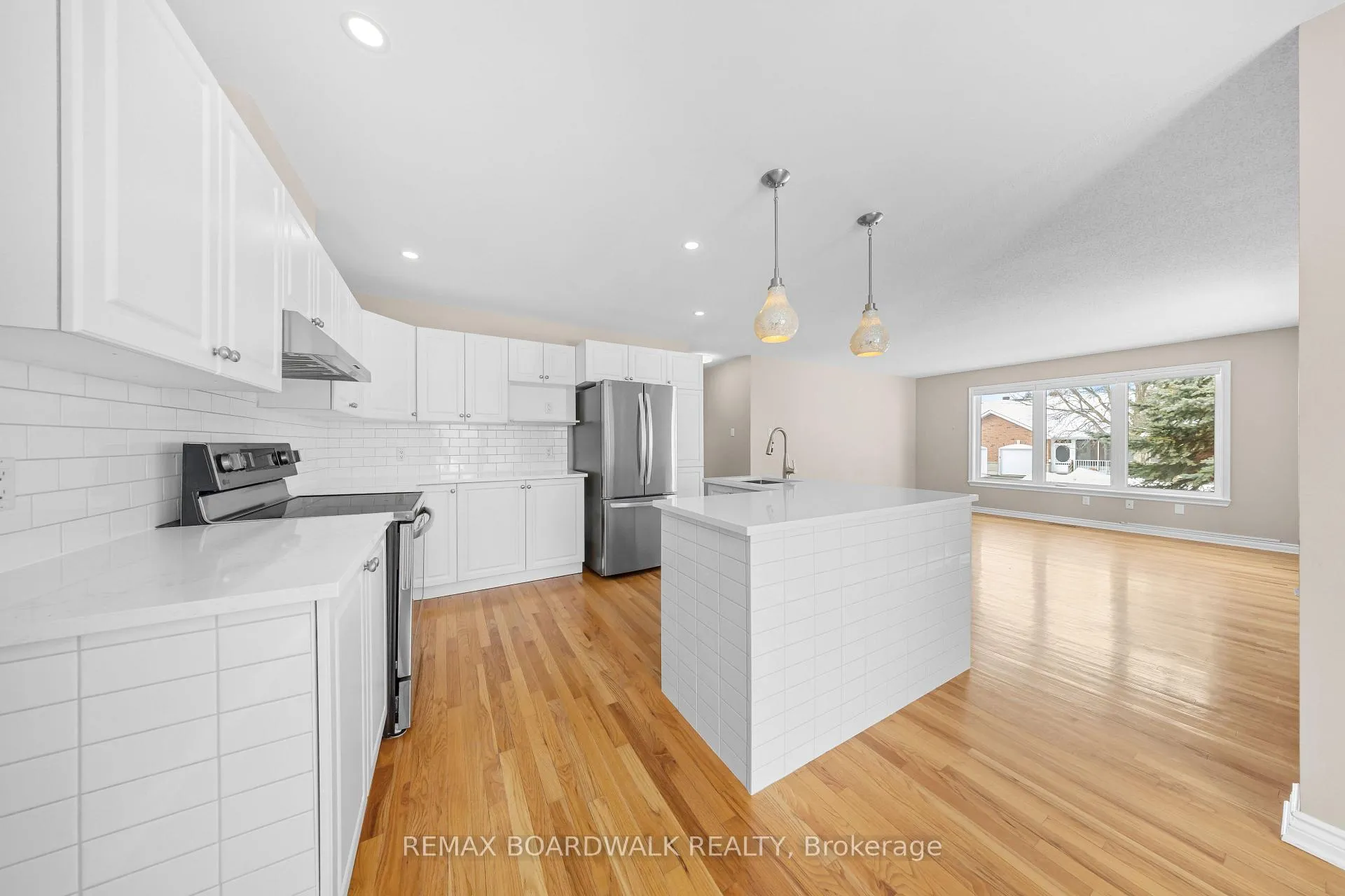 Photo 23 of 1 Weaver Crescent, Ottawa, Kanata - Kanata Lakes/Heritage Hills — HOMEH