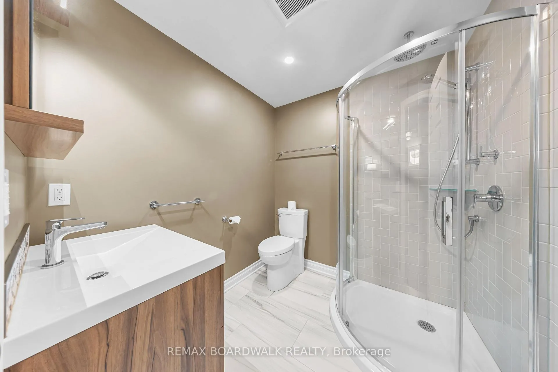 Photo 32 of 1 Weaver Crescent, Ottawa, Kanata - Kanata Lakes/Heritage Hills — HOMEH