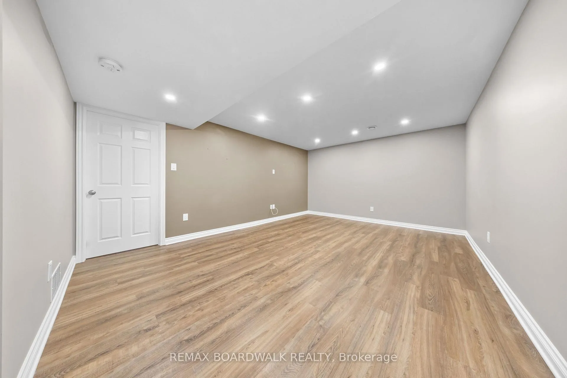 Photo 33 of 1 Weaver Crescent, Ottawa, Kanata - Kanata Lakes/Heritage Hills — HOMEH