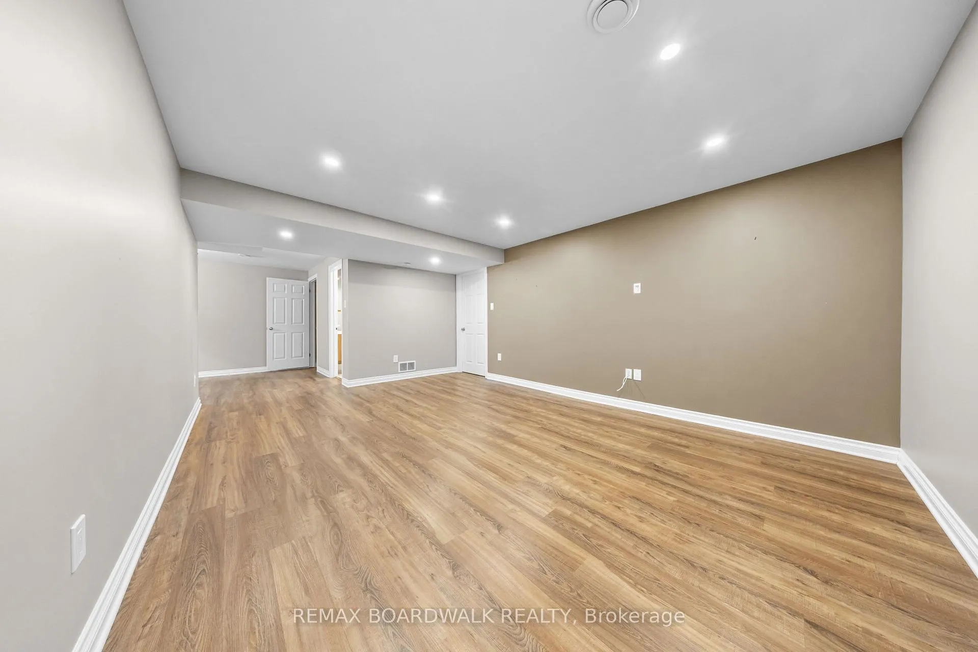 Photo 35 of 1 Weaver Crescent, Ottawa, Kanata - Kanata Lakes/Heritage Hills — HOMEH