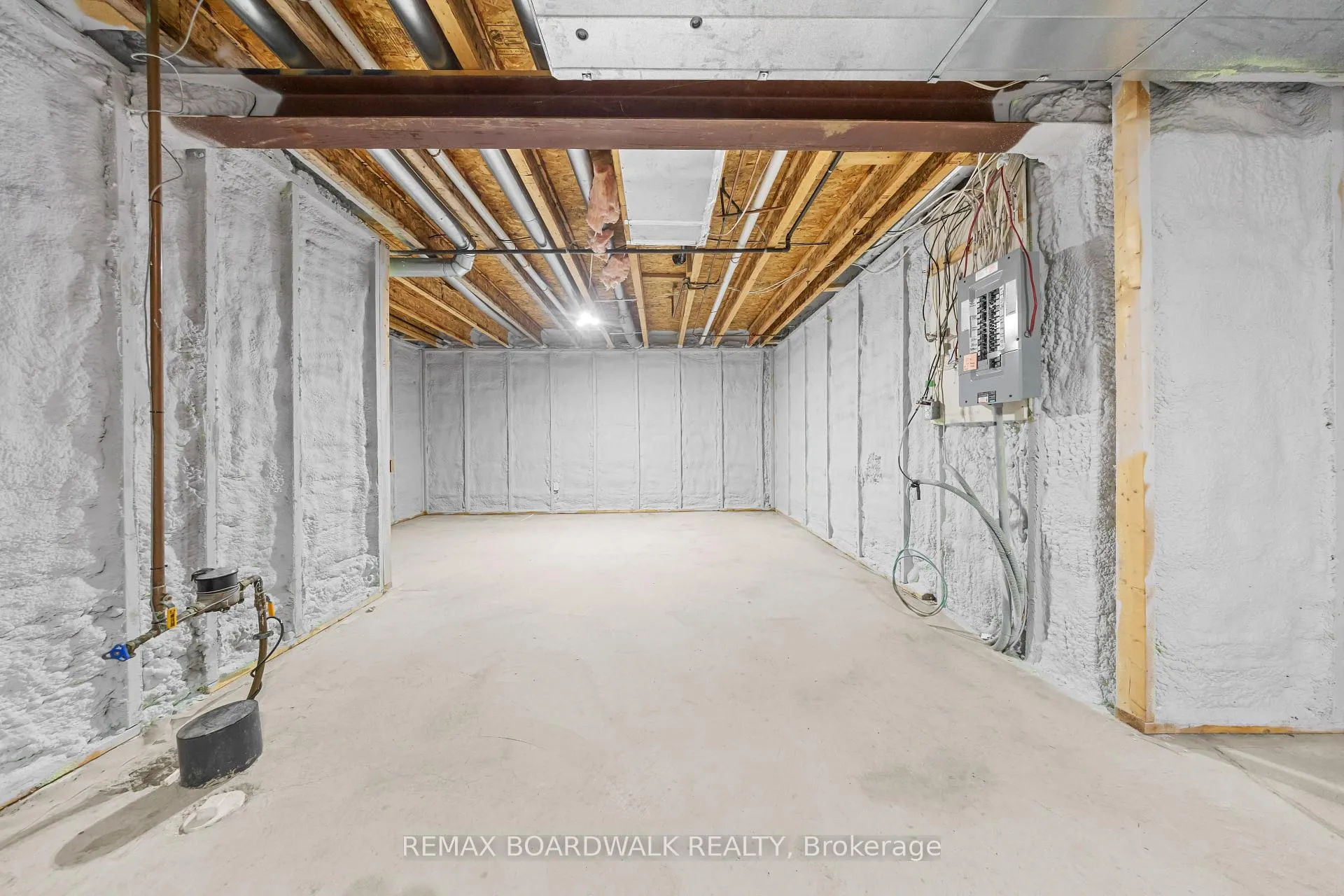 Photo 37 of 1 Weaver Crescent, Ottawa, Kanata - Kanata Lakes/Heritage Hills — HOMEH