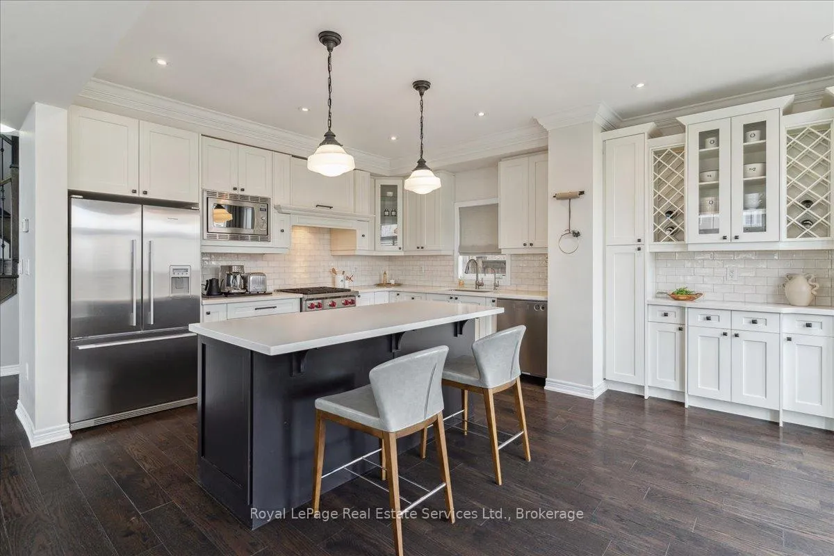 Photo 10 of 137 Irwin Avenue, Hamilton, Meadowlands — HOMEH