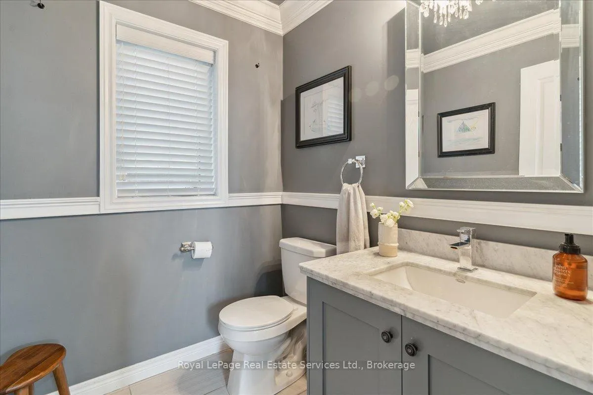 Photo 16 of 137 Irwin Avenue, Hamilton, Meadowlands — HOMEH