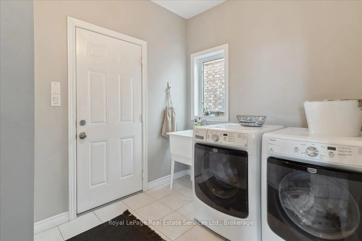 Photo 17 of 137 Irwin Avenue, Hamilton, Meadowlands — HOMEH