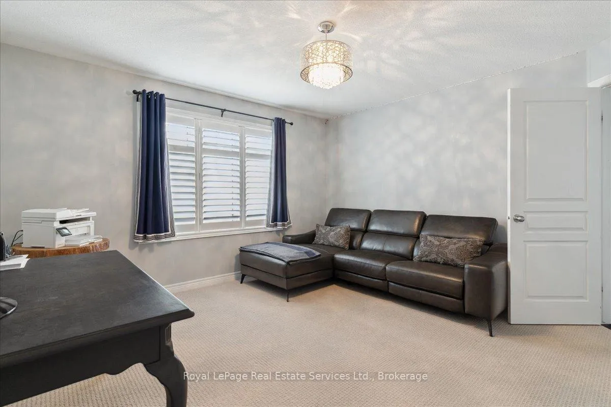 Photo 23 of 137 Irwin Avenue, Hamilton, Meadowlands — HOMEH