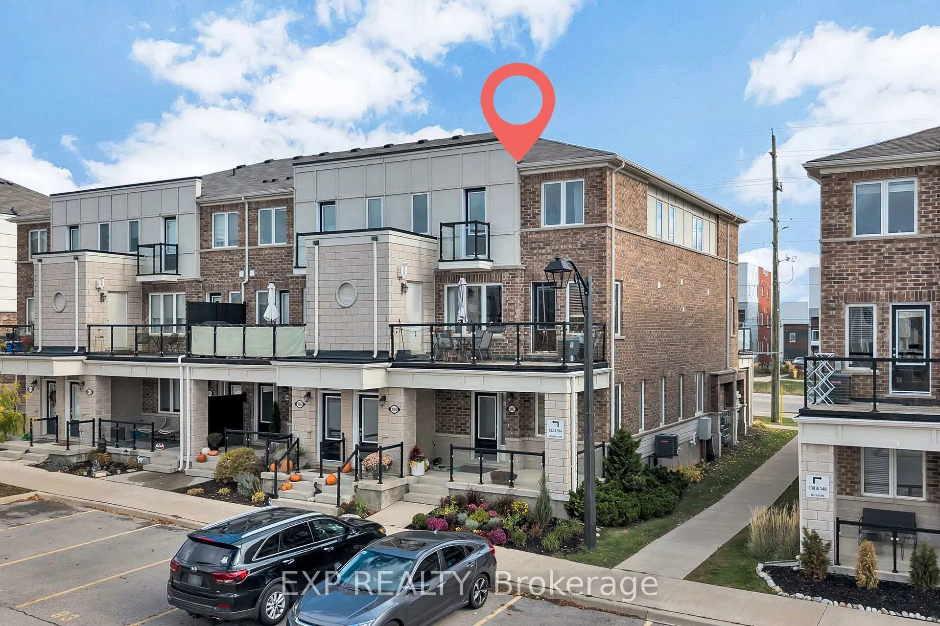 Photo 2 of 904 Apple Hill Lane, Kitchener — HOMEH