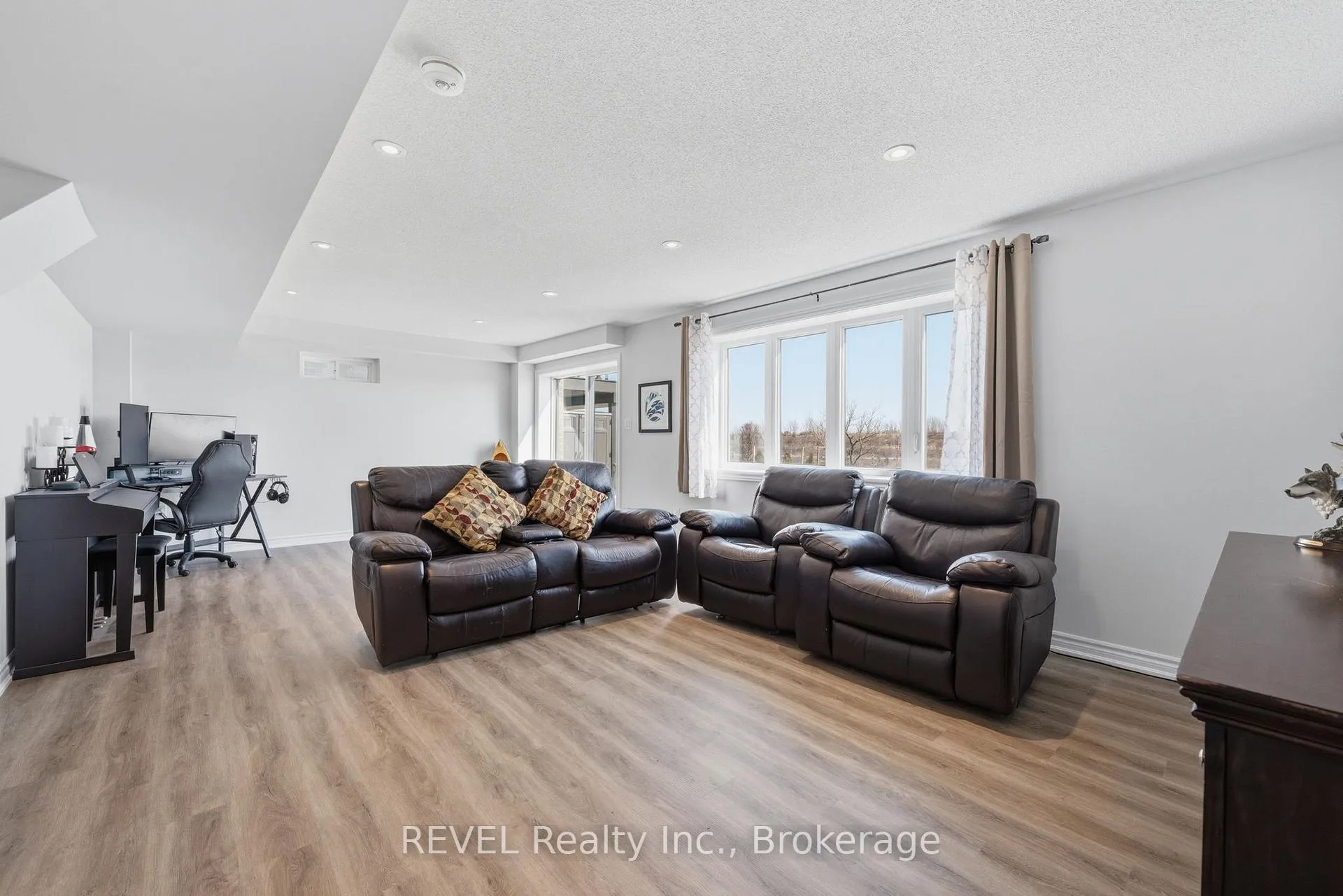 Photo 32 of 50 Shoreview Drive, Welland, Hwy 406/Welland — HOMEH