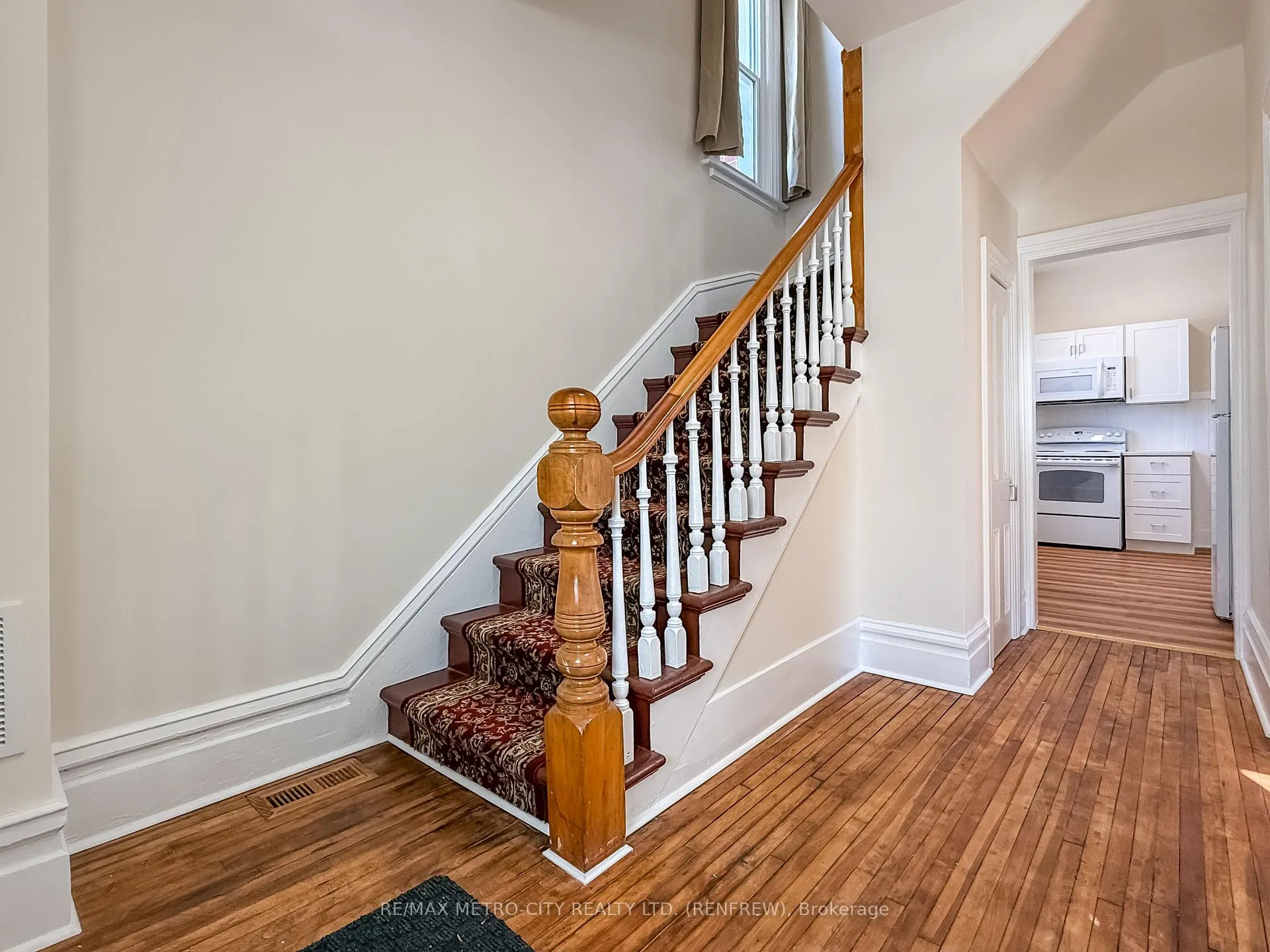 Photo 4 of 473 Raglan Street S, Renfrew — HOMEH