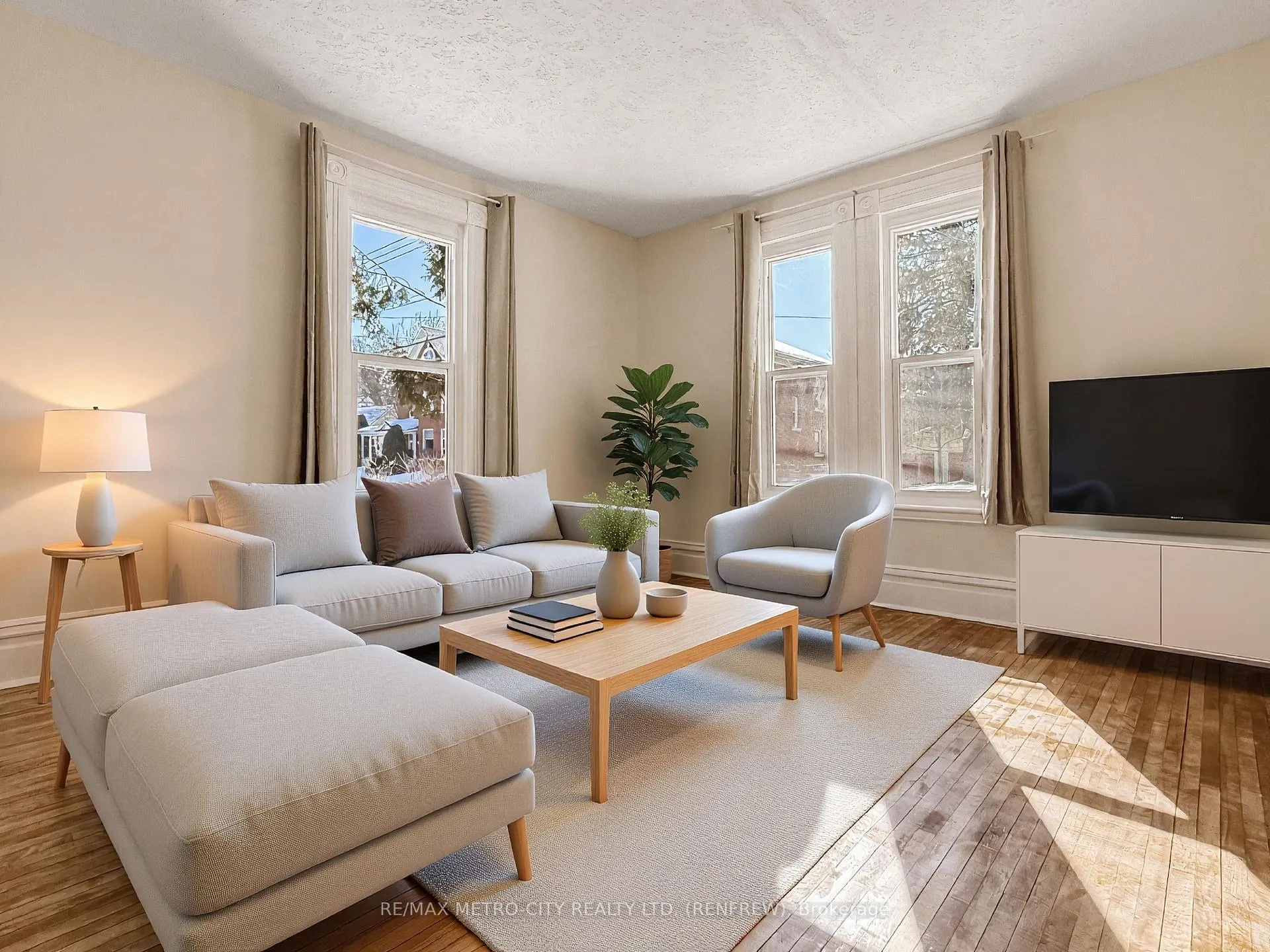 Photo 6 of 473 Raglan Street S, Renfrew — HOMEH
