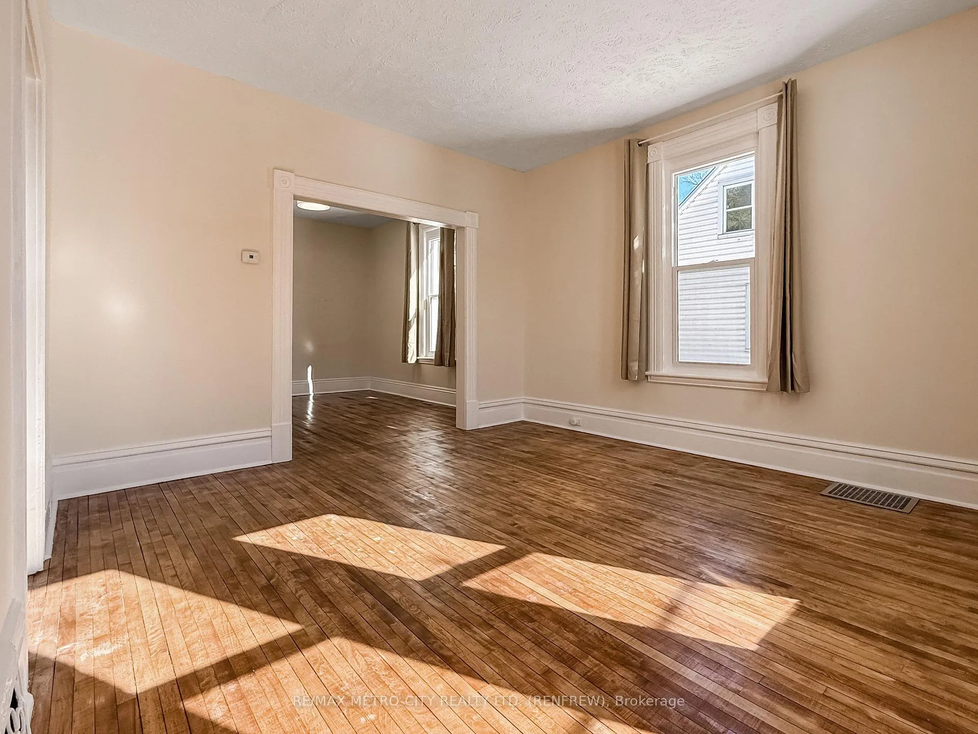 Photo 8 of 473 Raglan Street S, Renfrew — HOMEH