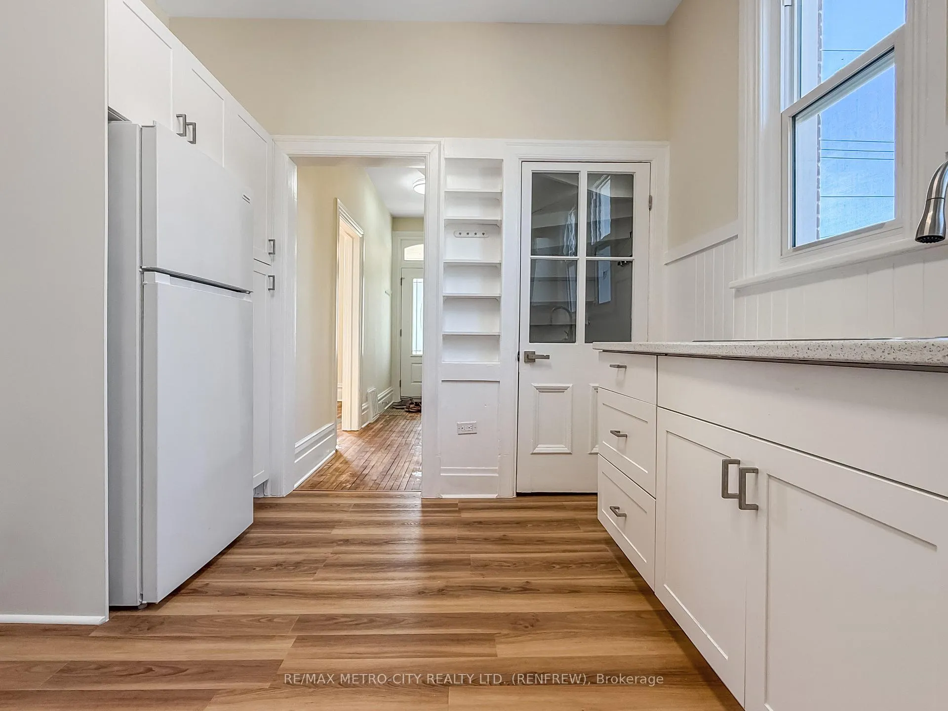 Photo 12 of 473 Raglan Street S, Renfrew — HOMEH