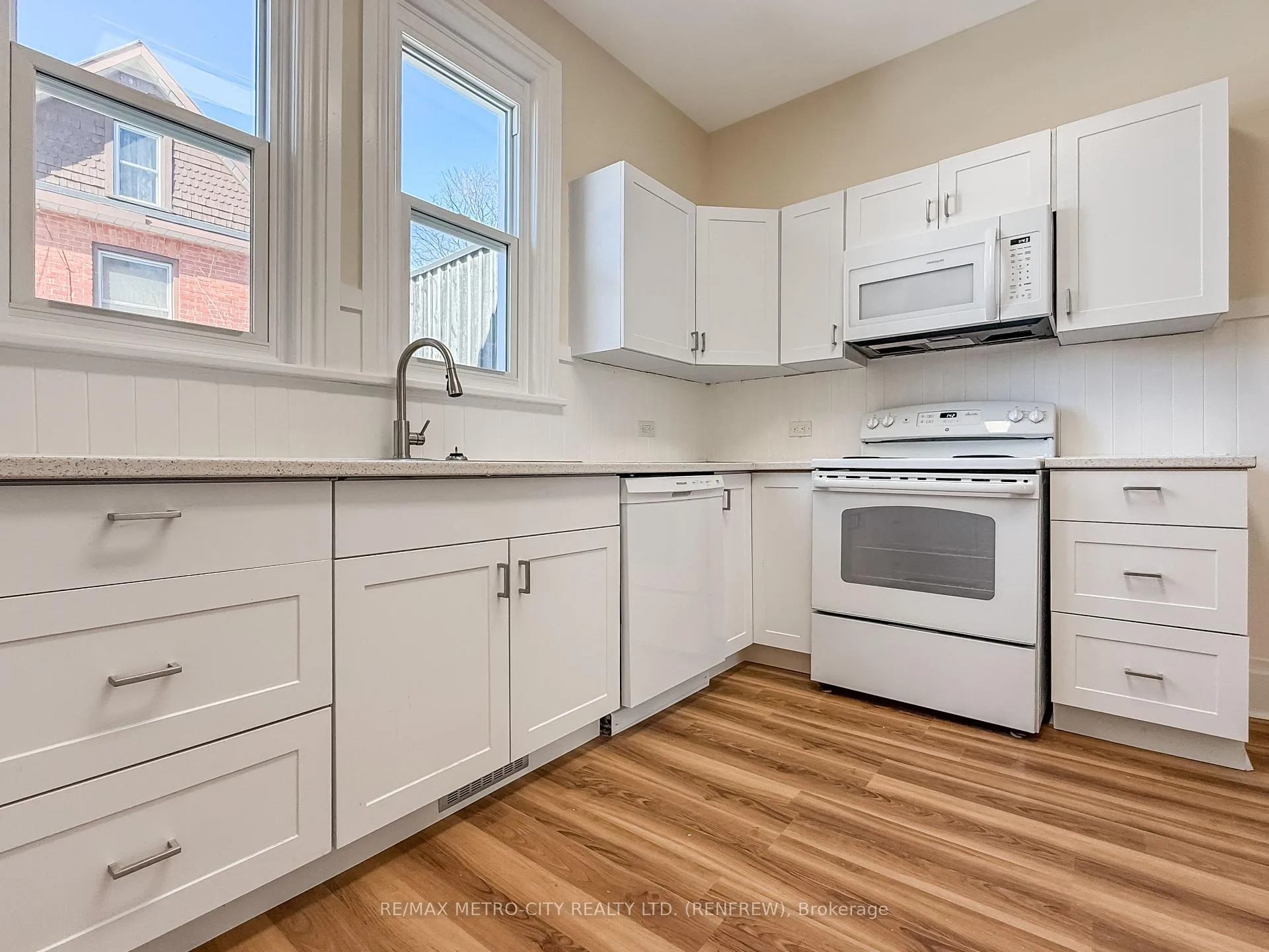Photo 13 of 473 Raglan Street S, Renfrew — HOMEH