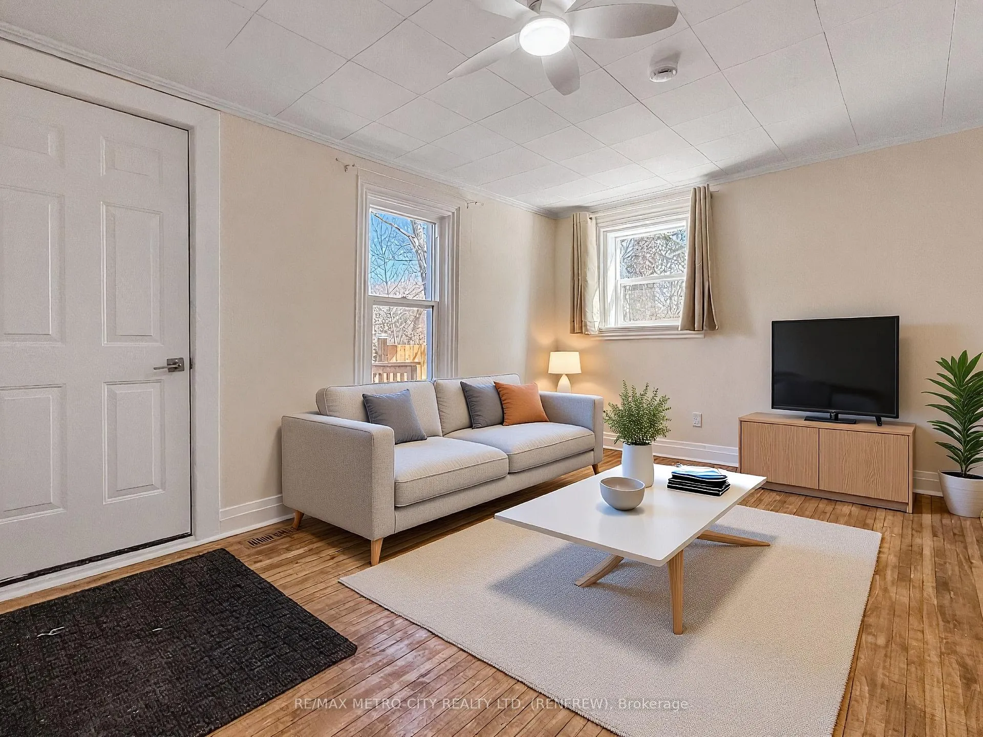 Photo 14 of 473 Raglan Street S, Renfrew — HOMEH