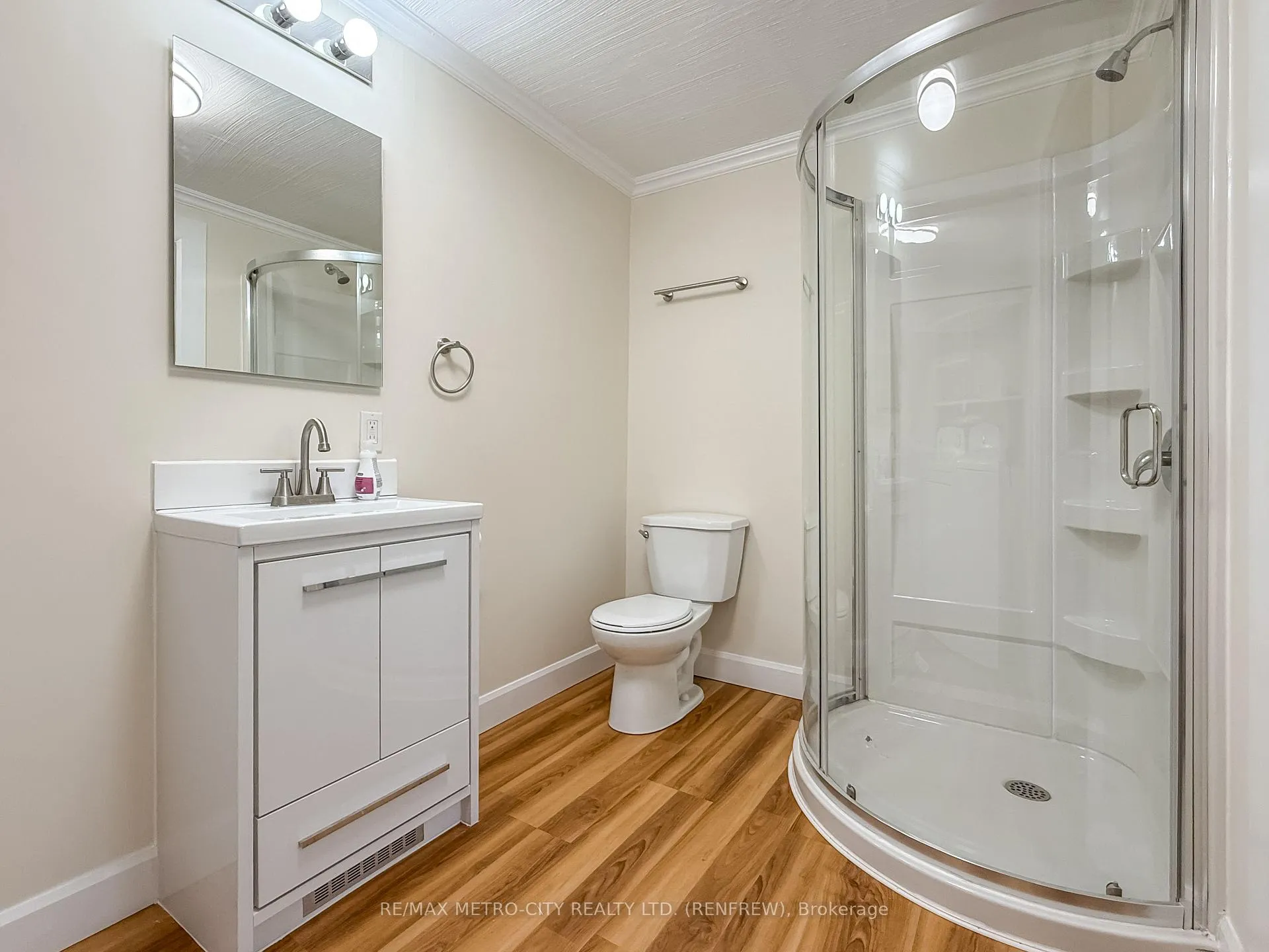 Photo 16 of 473 Raglan Street S, Renfrew — HOMEH