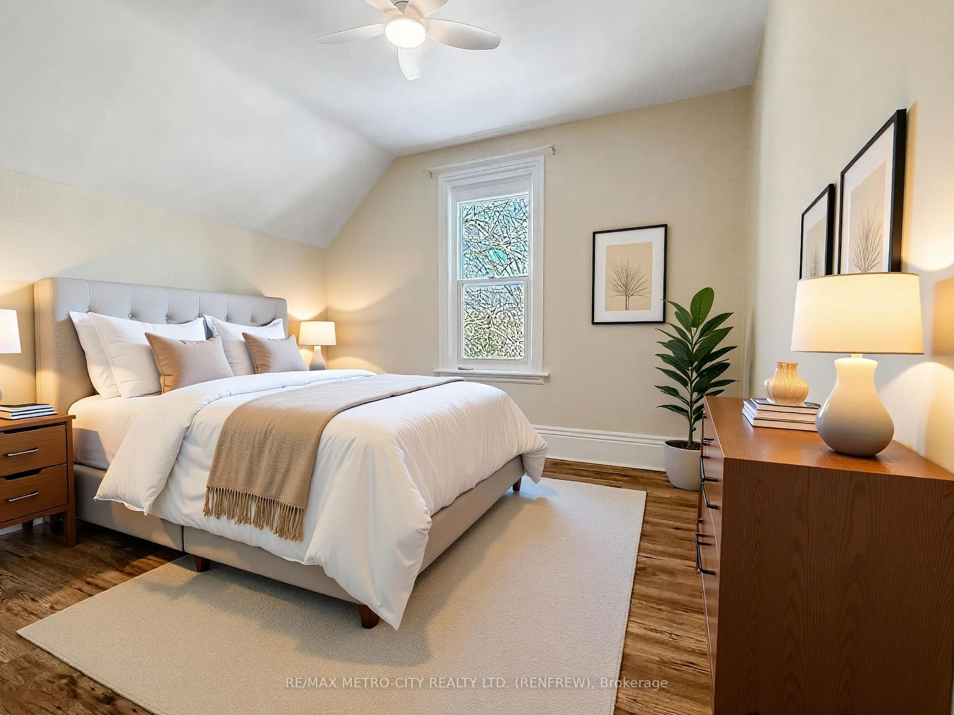 Photo 18 of 473 Raglan Street S, Renfrew — HOMEH
